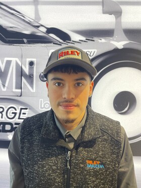 Staff member Ernesto Milla from ID_f4ea01626f64