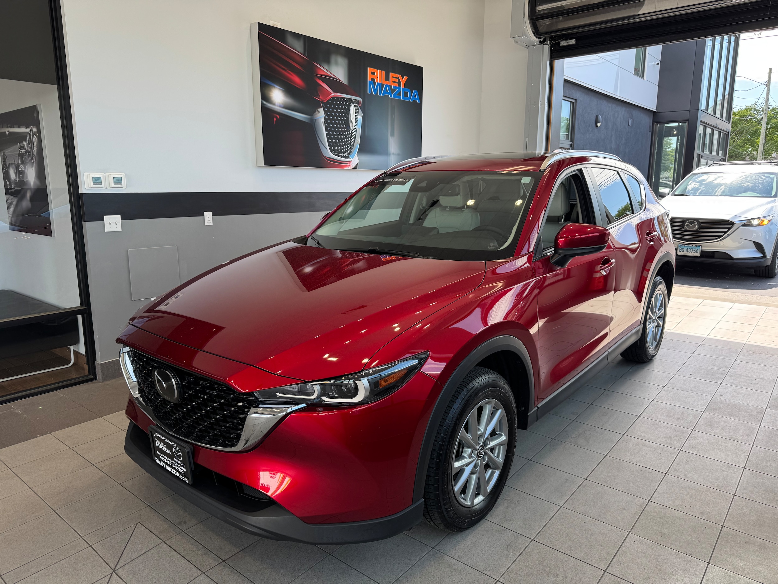 2023 Mazda CX-5 S Preferred package Auto AWD's photo
