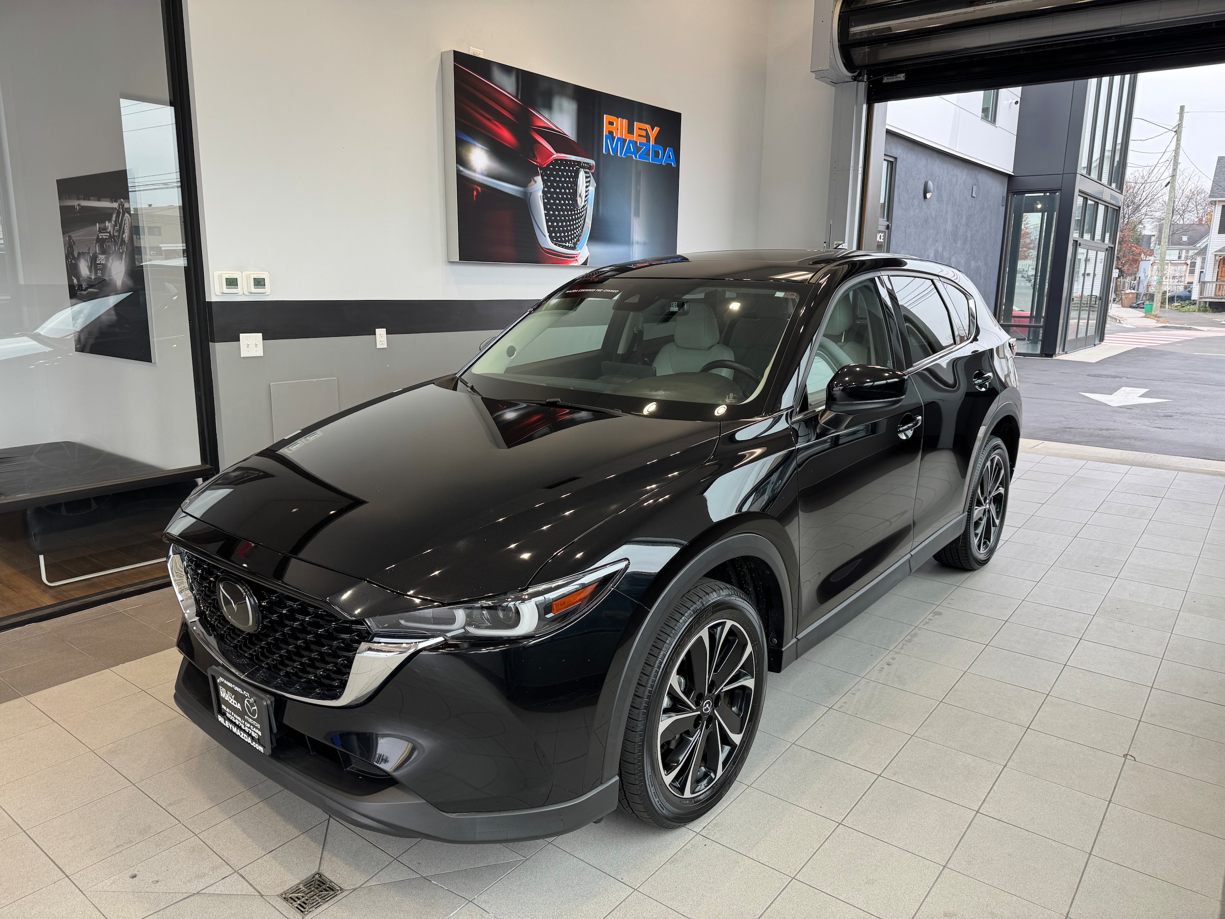 2022 Mazda CX-5 S Premium package