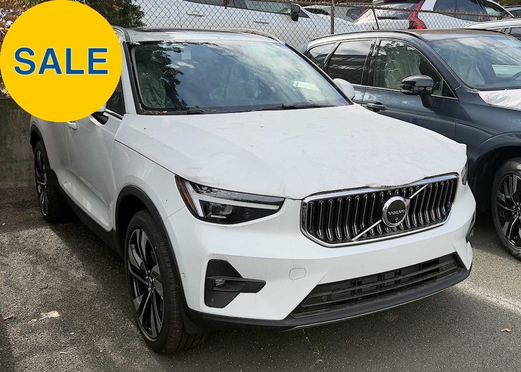 New 2025 Volvo XC40 B5 Plus Bright Theme SUV
