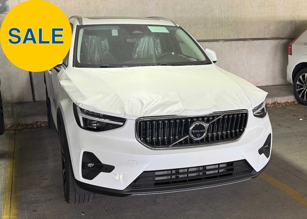 New 2025 Volvo XC40 B5 Ultra Bright Theme SUV