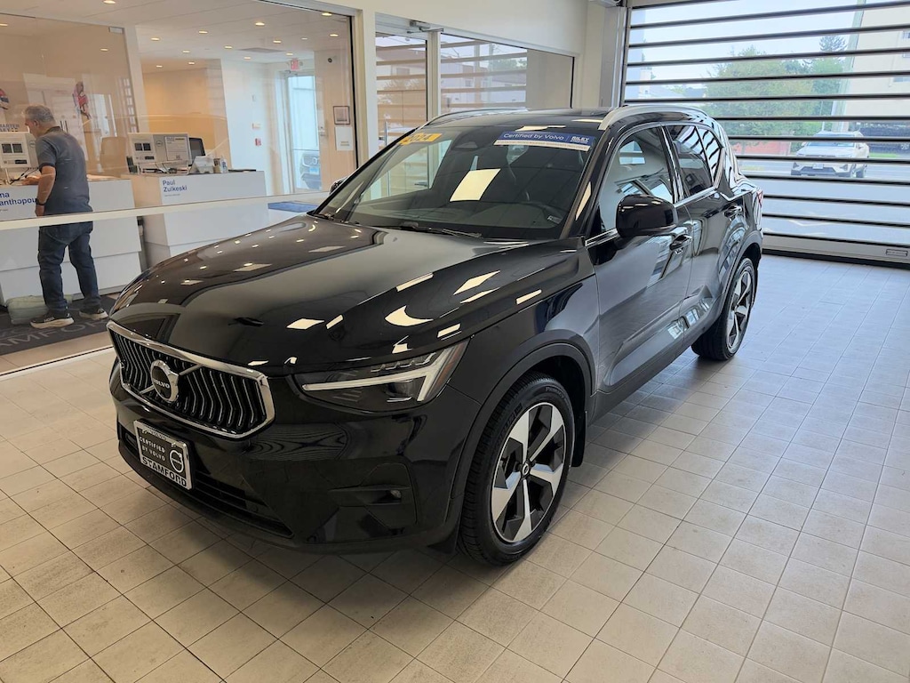 Used 2024 Volvo XC40 B5 Plus Bright SUV