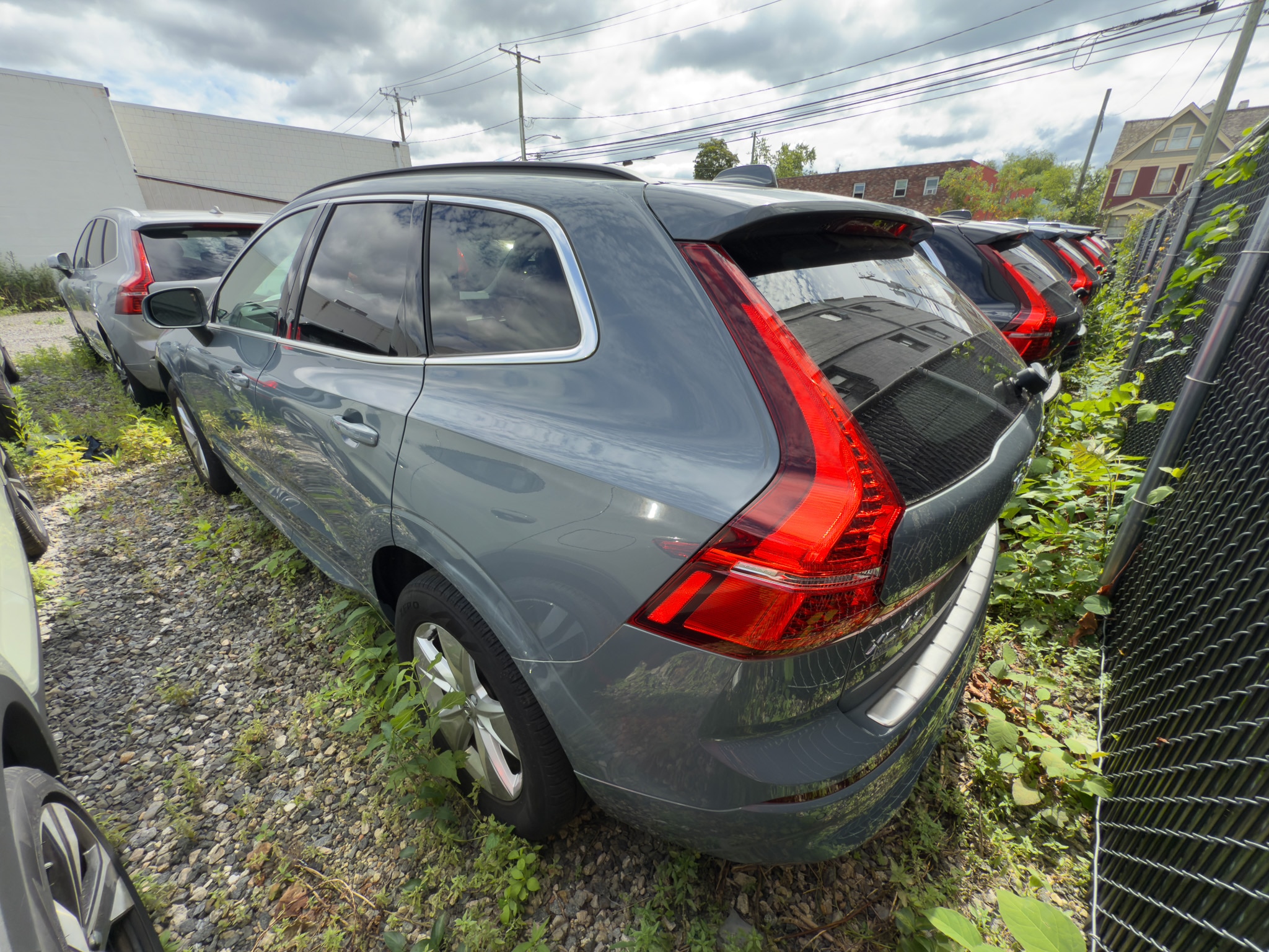 2022 Volvo XC60 B5 Momentum photo 4