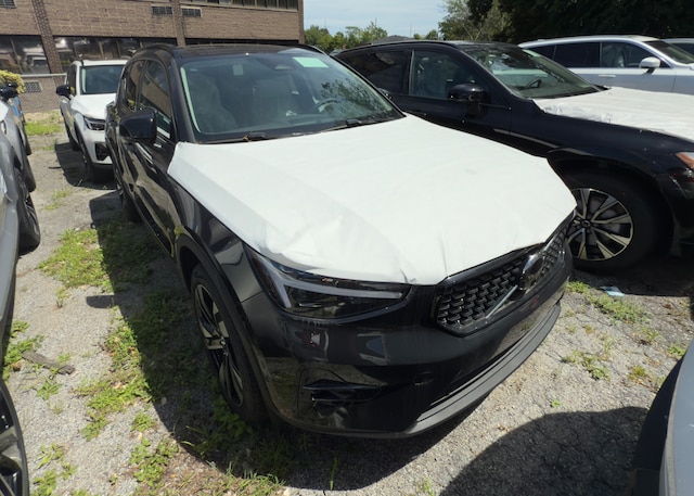 2025 Volvo XC40 B5 Ultra Dark Theme AWD SUV