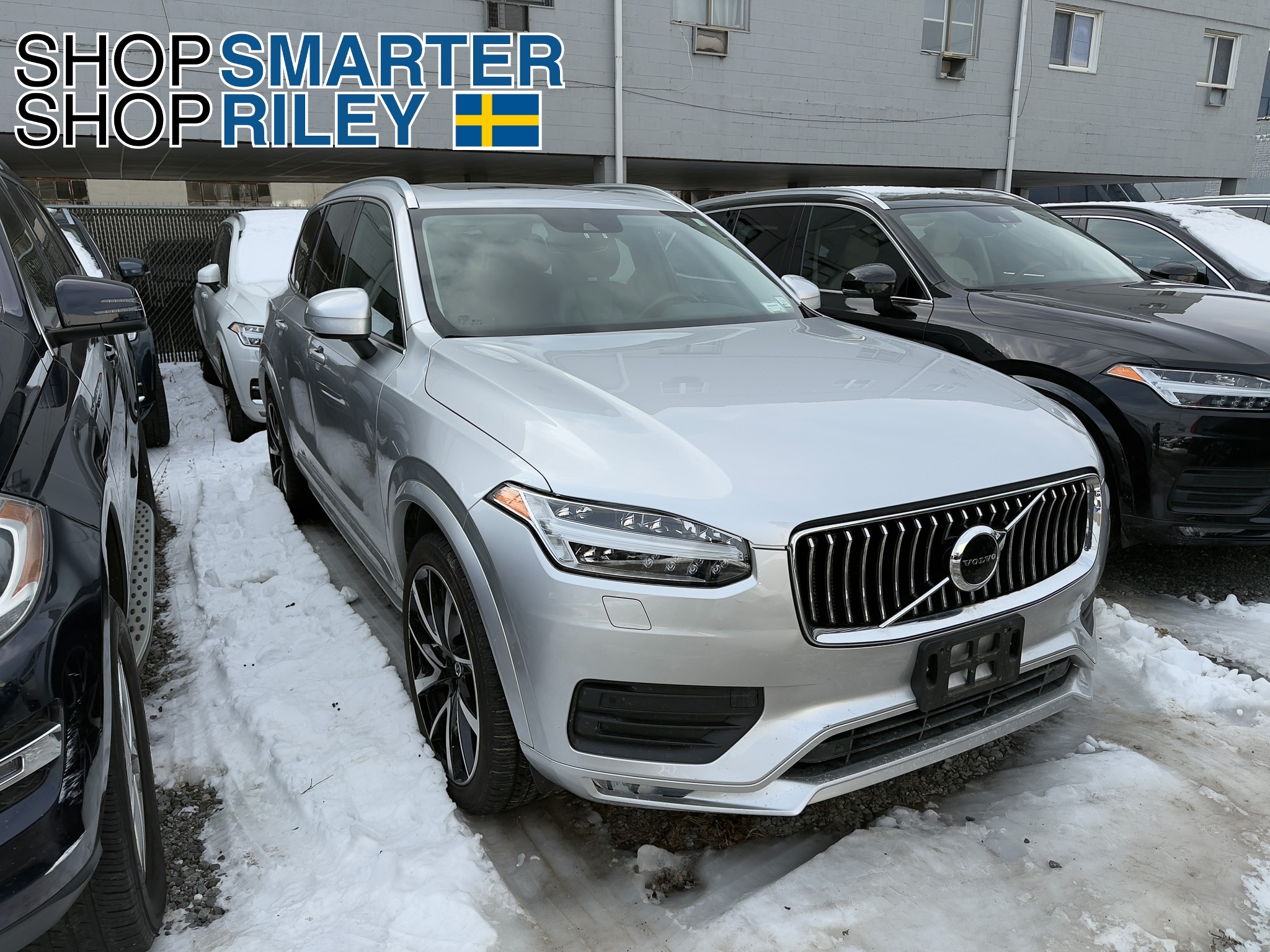2021 Volvo XC90 Momentum's photo