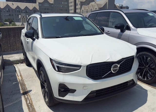 2025 Volvo XC40 B5 Ultra Dark Theme AWD SUV 2025 Volvo XC40 B5 Ultra Dark Theme AWD SUV