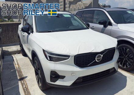 2025 Volvo XC40 B5 Ultra Dark Theme SUV