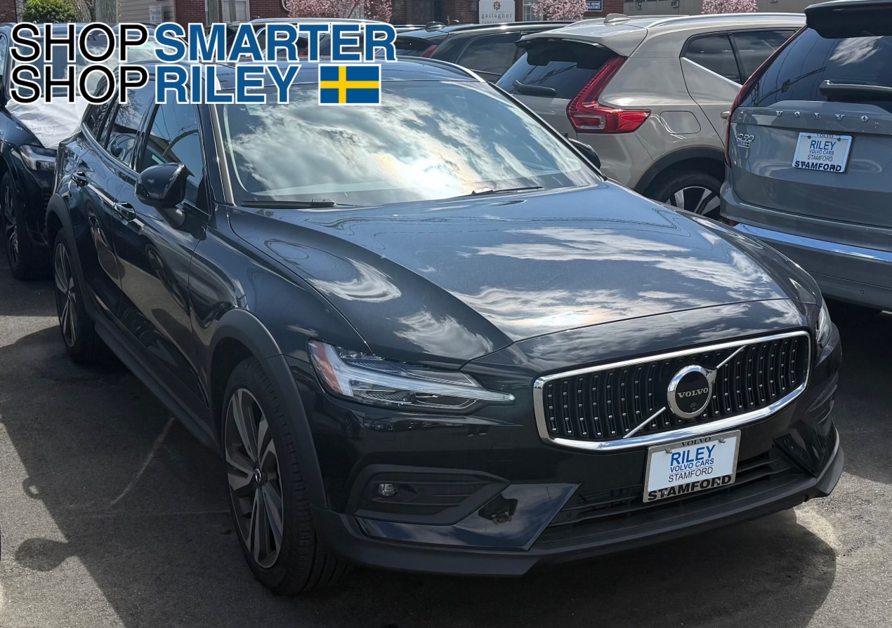 2025 Volvo V60 Cross Country Plus