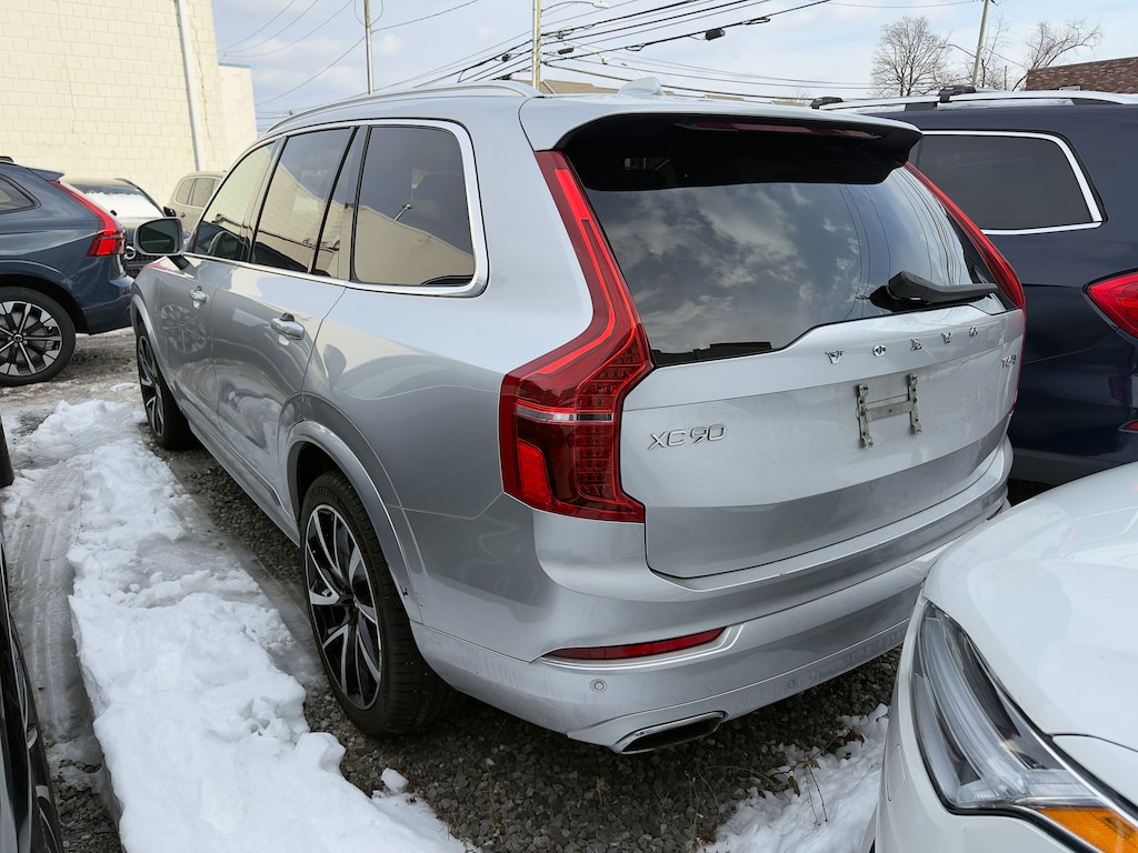 Used 2021 Volvo XC90 T6 Momentum 6 Passenger SUV