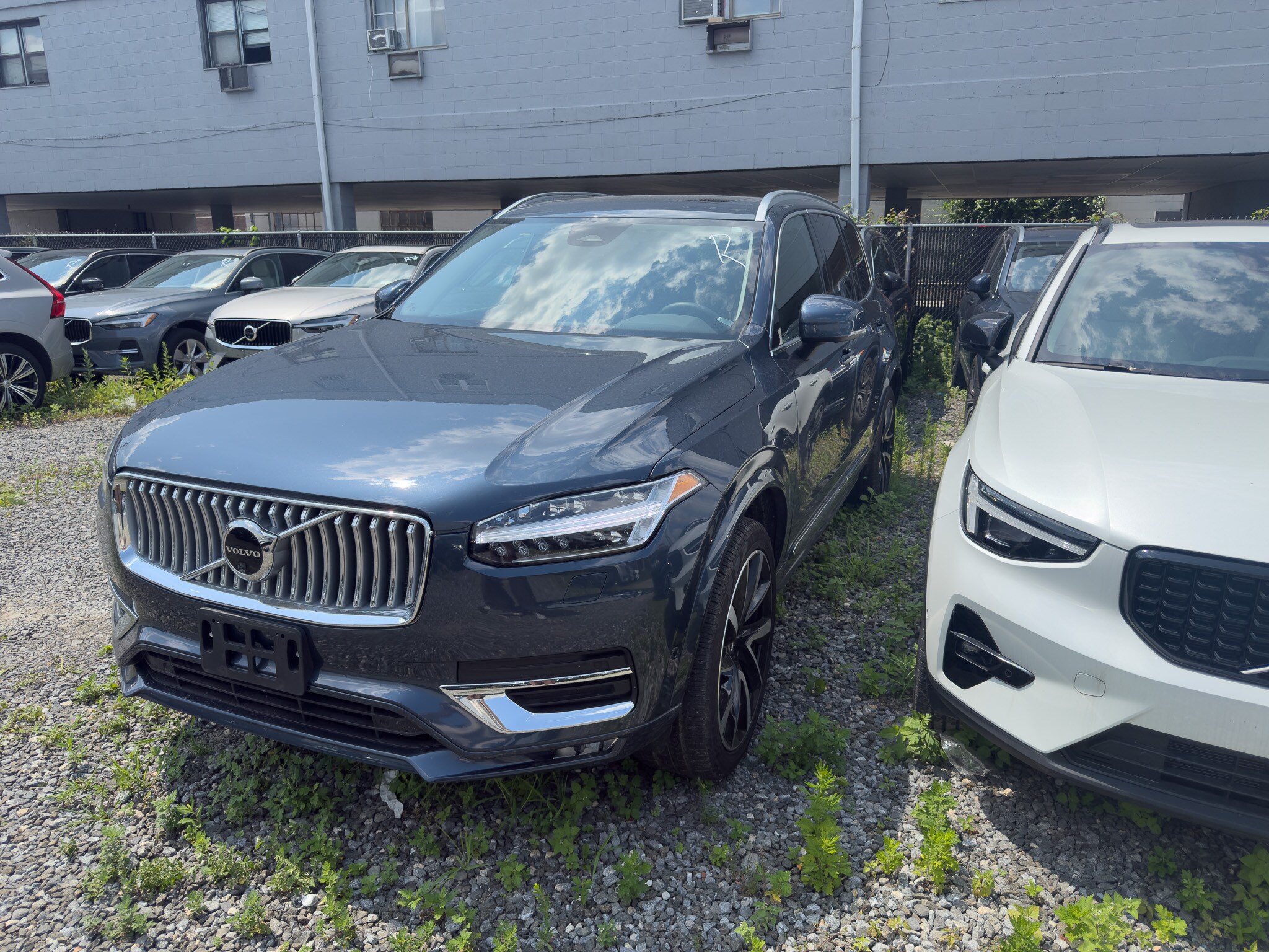 2024 Volvo XC90 Plus photo 3