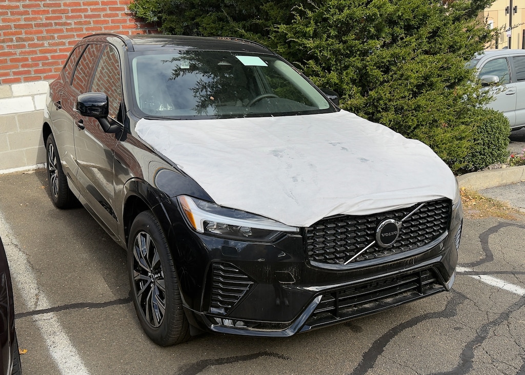 New 2025 Volvo XC60 B5 Core SUV
