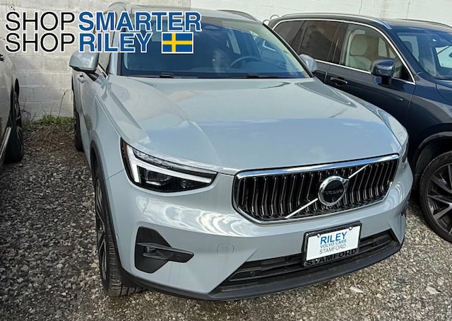 2025 Volvo XC40 B5 Ultra Bright Theme AWD SUV