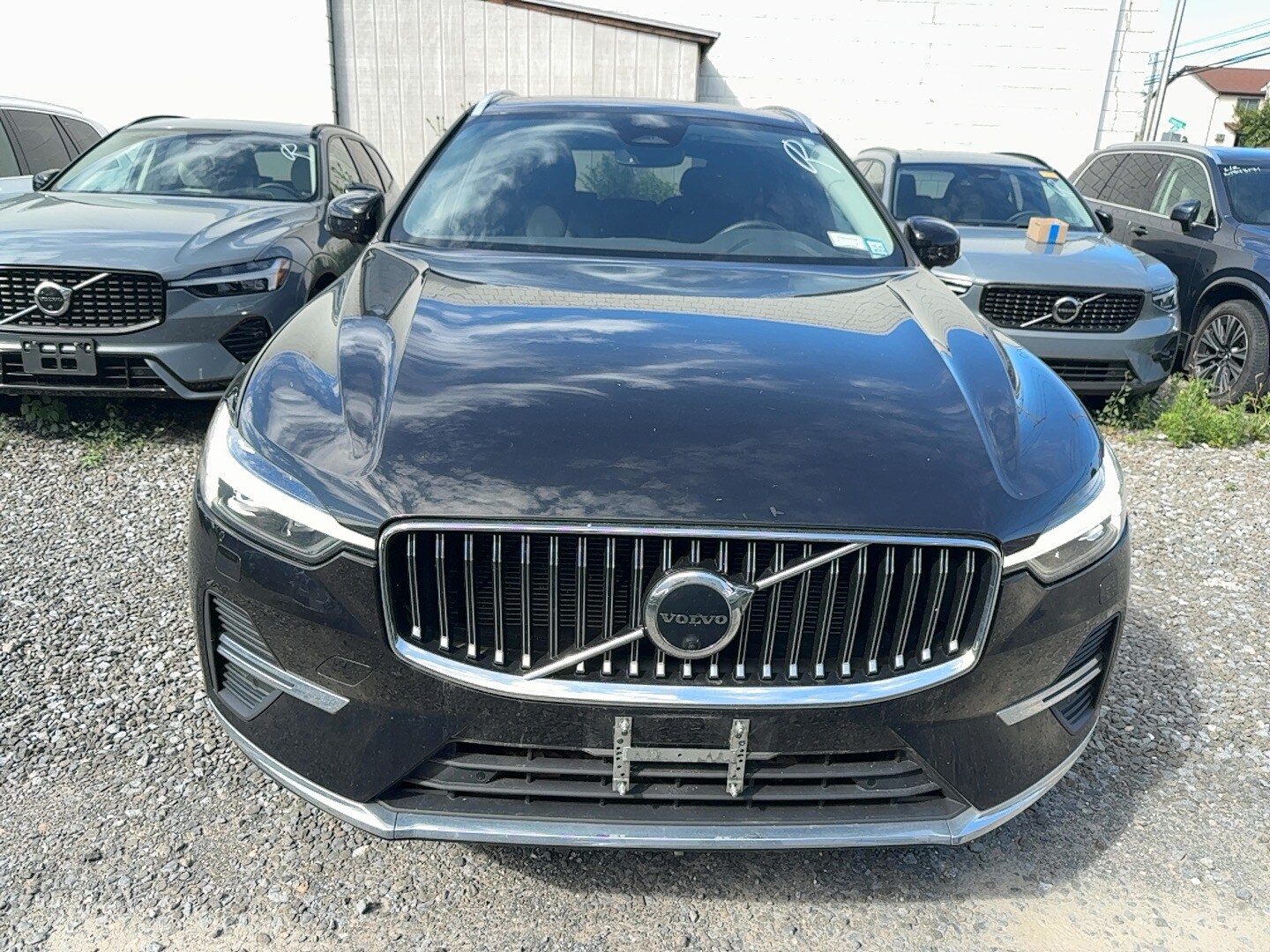 2023 Volvo XC60 B5 Plus photo 2