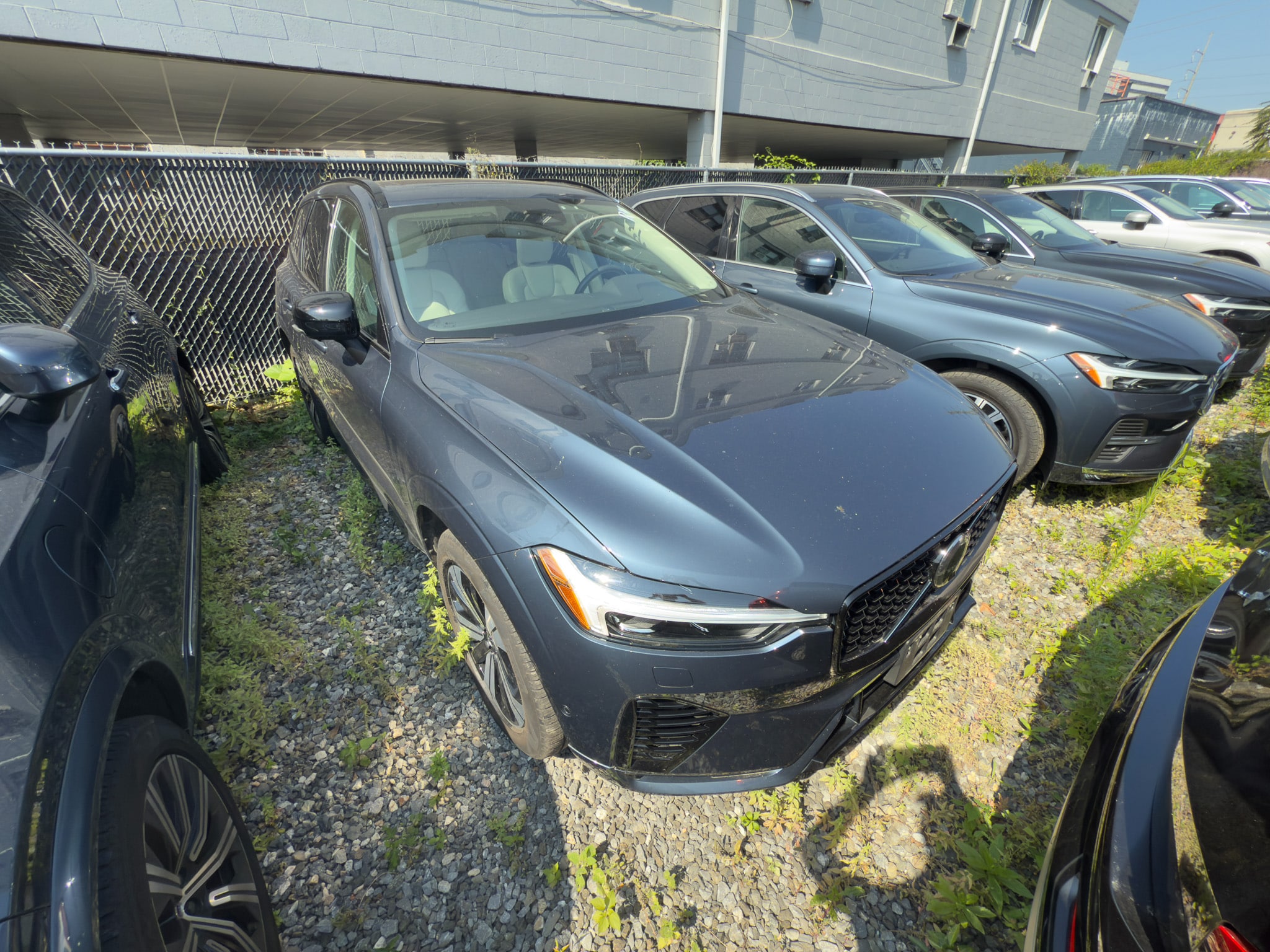 2024 Volvo XC60 Plus's photo