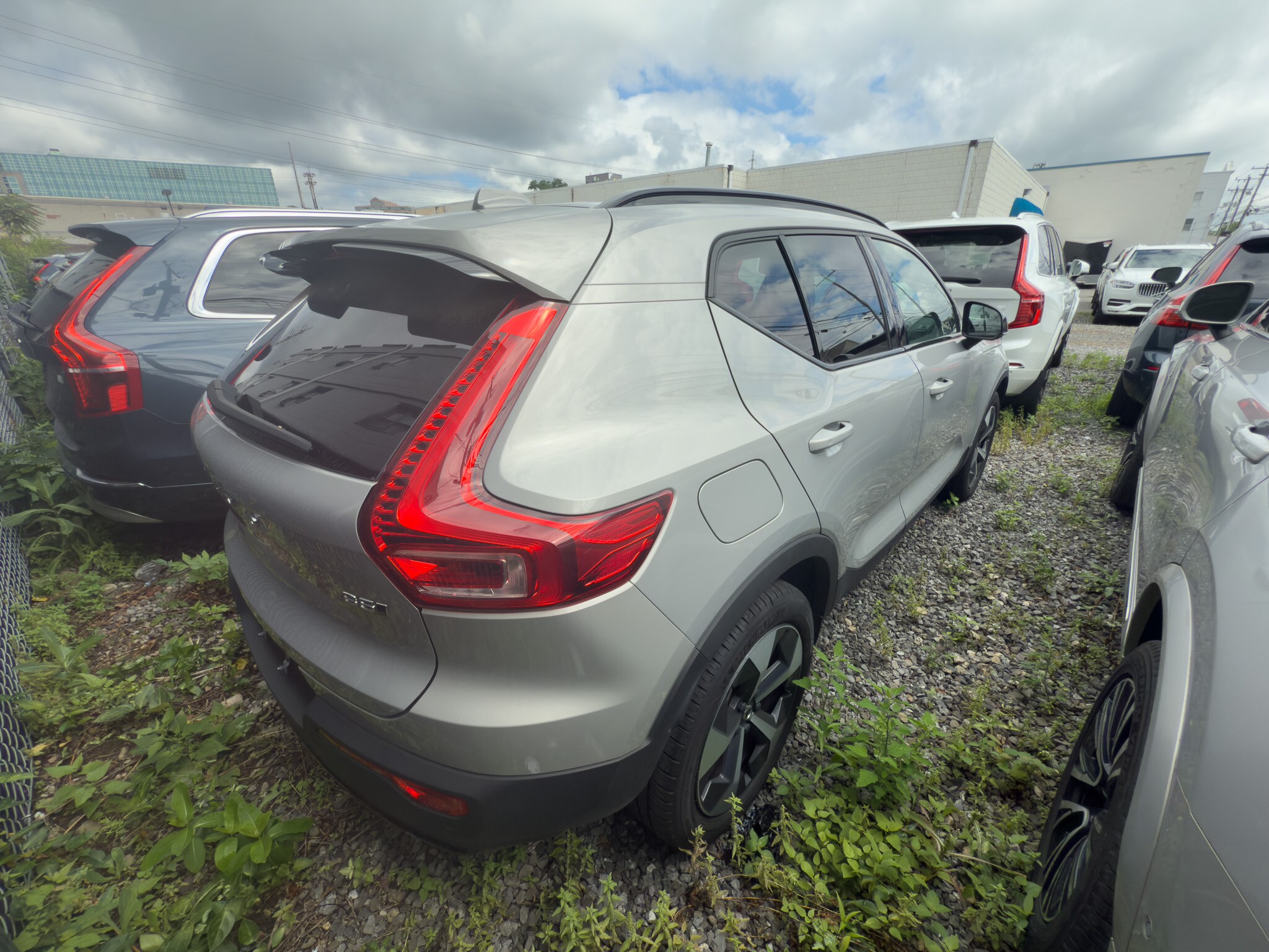 2023 Volvo XC40 AWD Plus photo 4