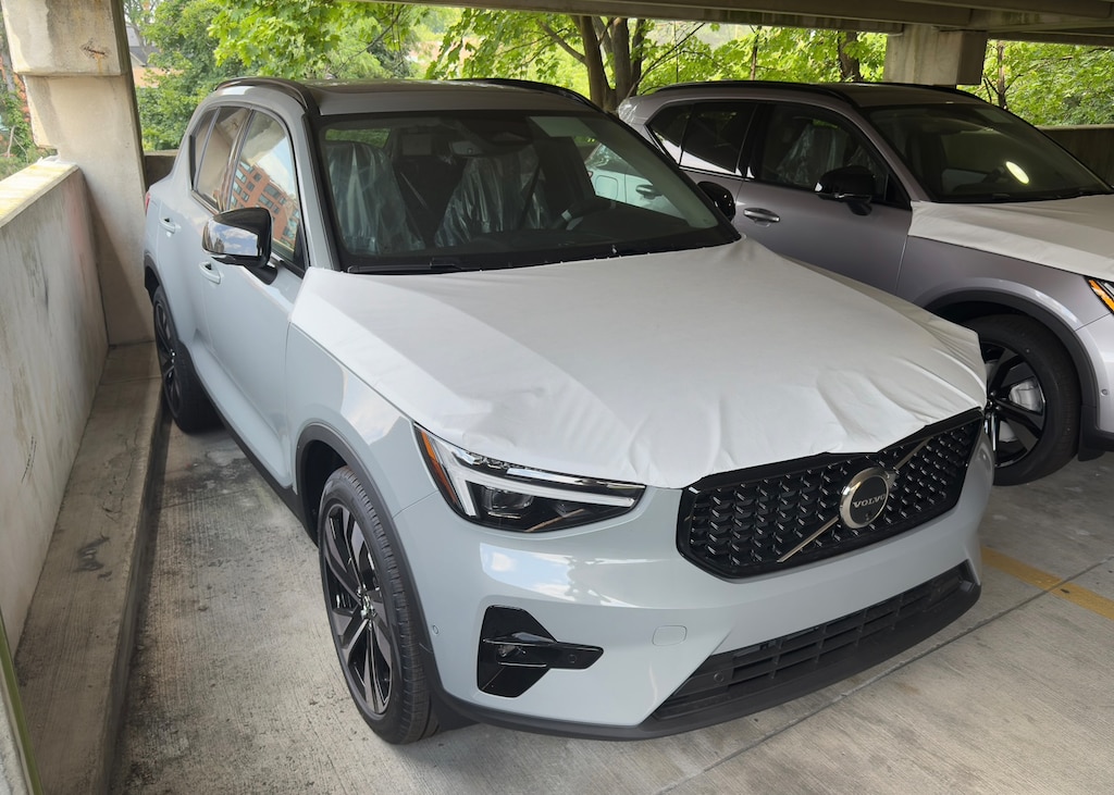 New 2026 Volvo XC40 B5 Ultra SUV