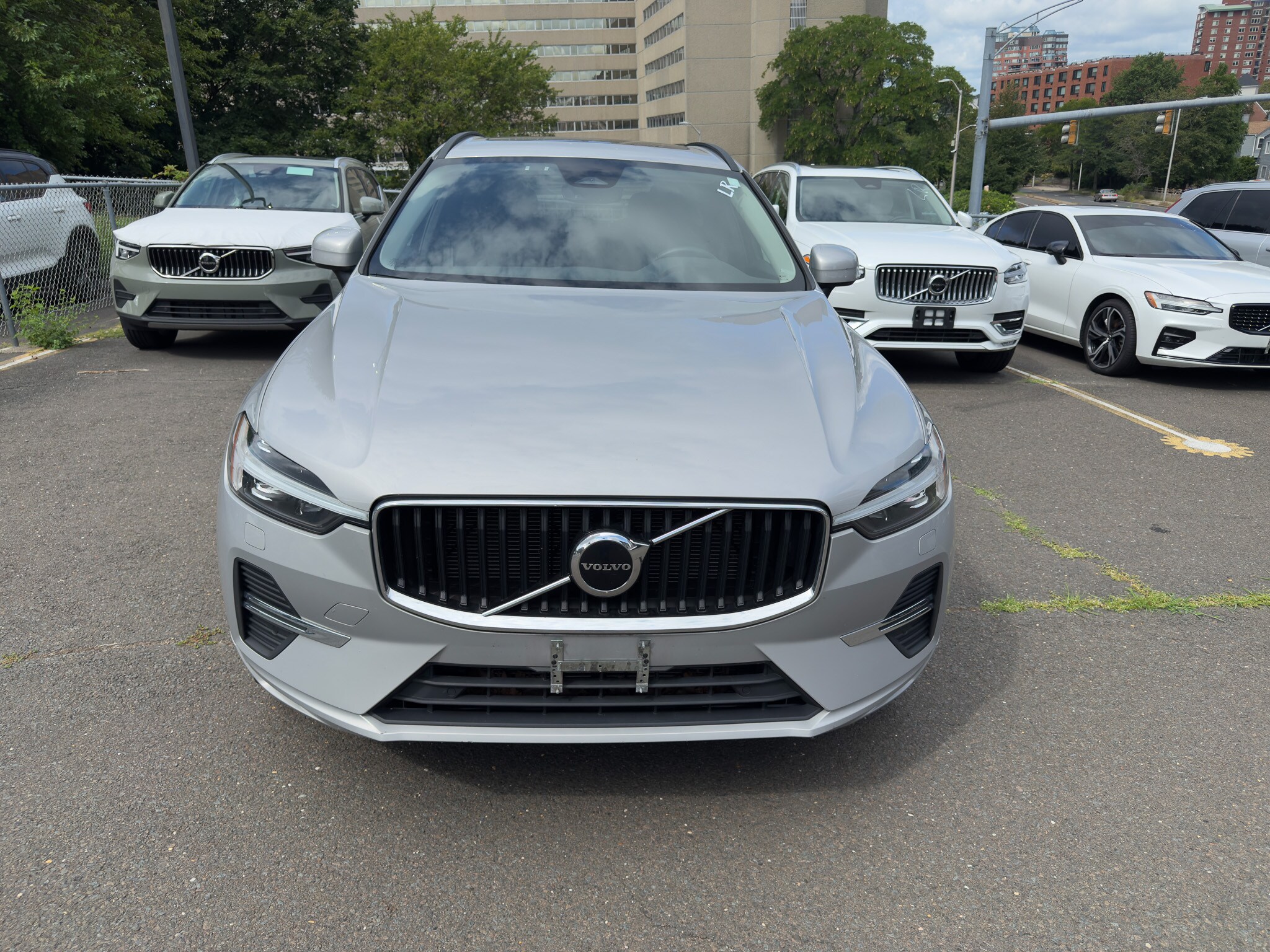2023 Volvo XC60 B5 Core photo 2