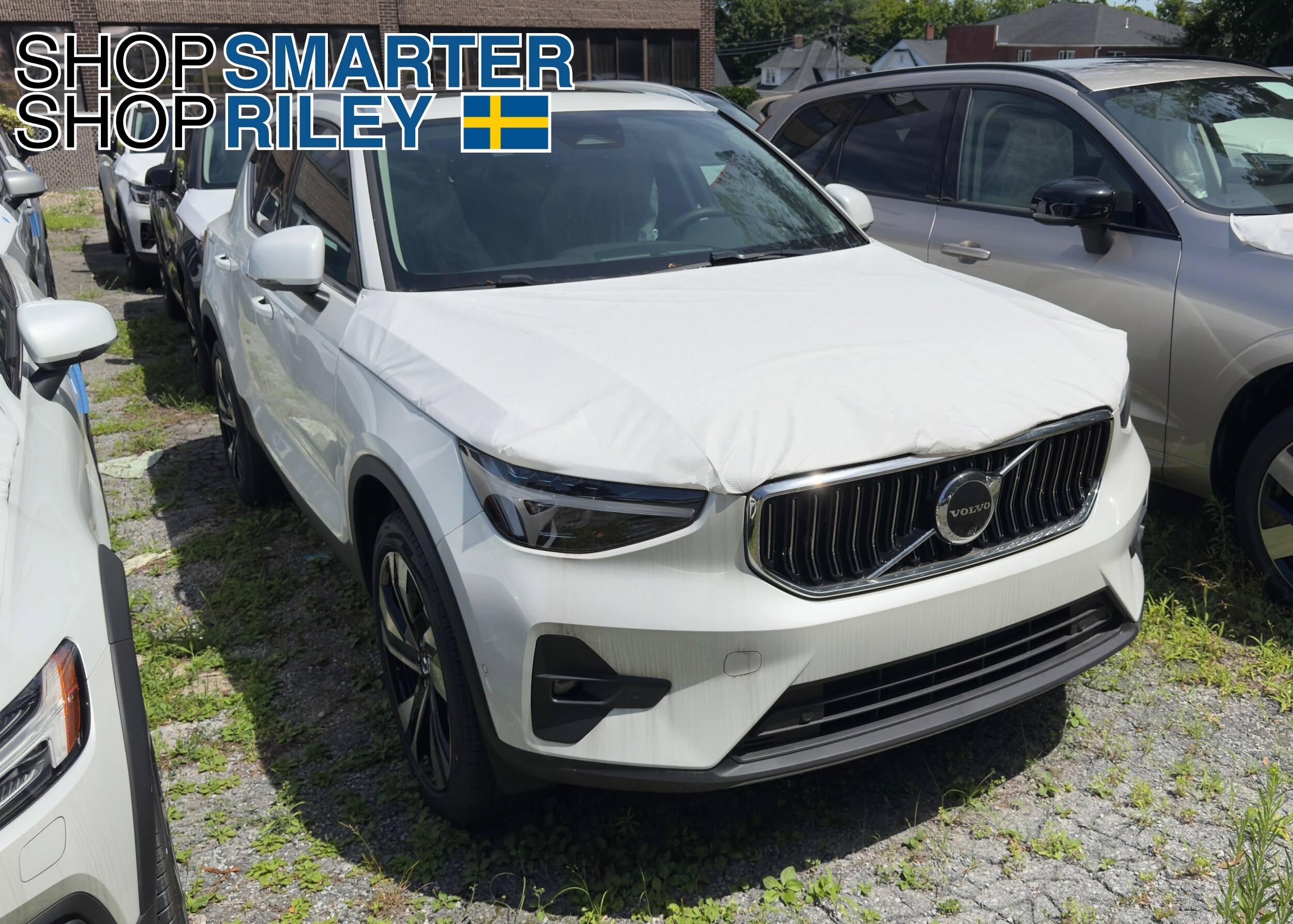 2025 Volvo XC40 B5 Plus Bright Theme
