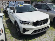 2025 Volvo XC40 B5 Plus Bright Theme SUV