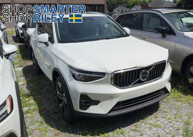 2025 Volvo XC40 B5 Plus Bright Theme SUV