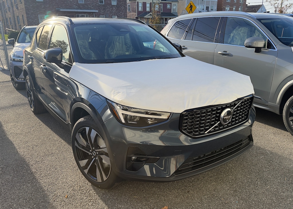 New 2026 Volvo XC40 B5 Ultra SUV