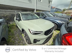 2024 Volvo XC40 B5 Ultimate Dark SUV