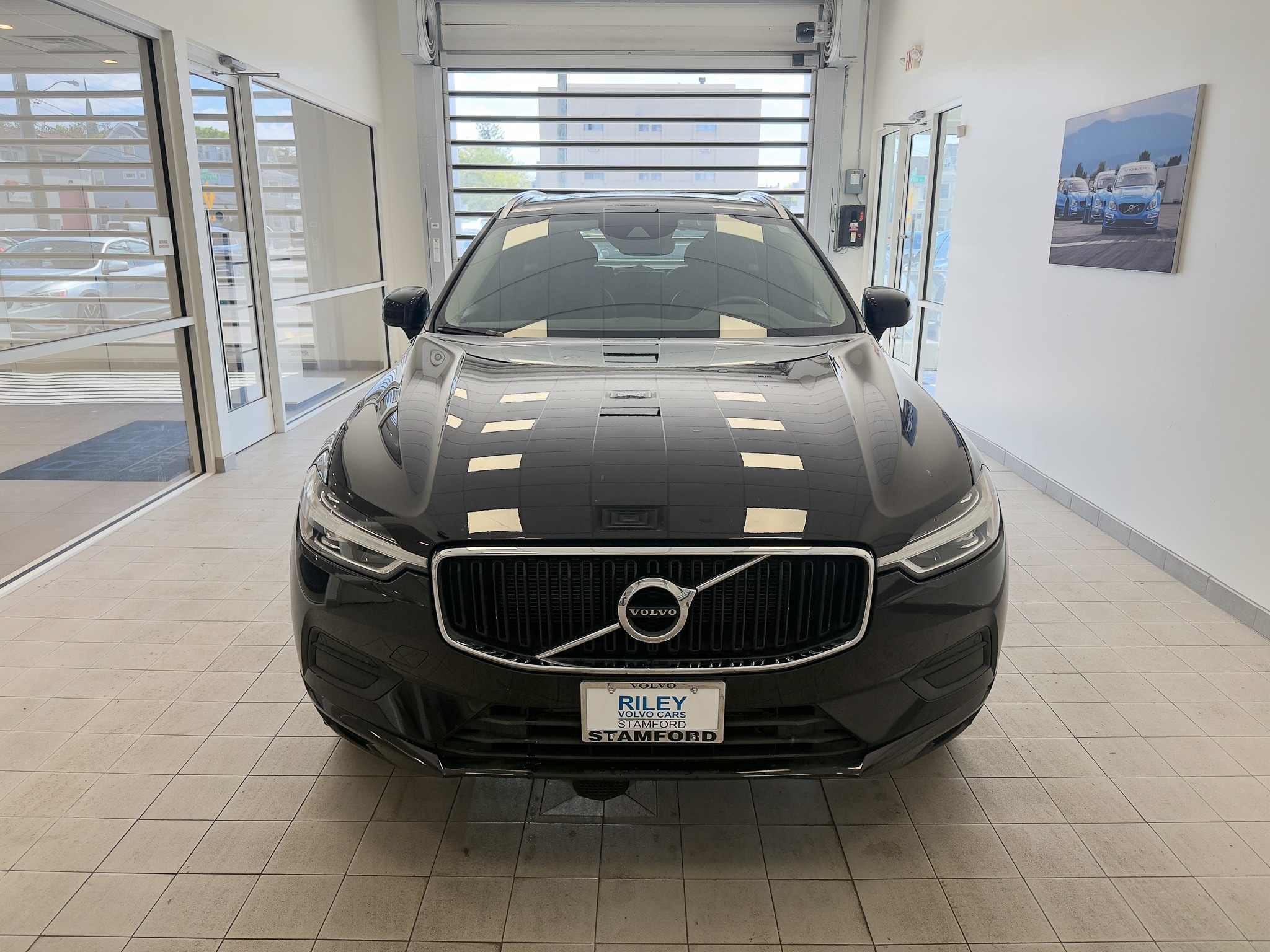 Used 2018 Volvo XC60 Momentum with VIN YV4102RK3J1018733 for sale in Stamford, CT