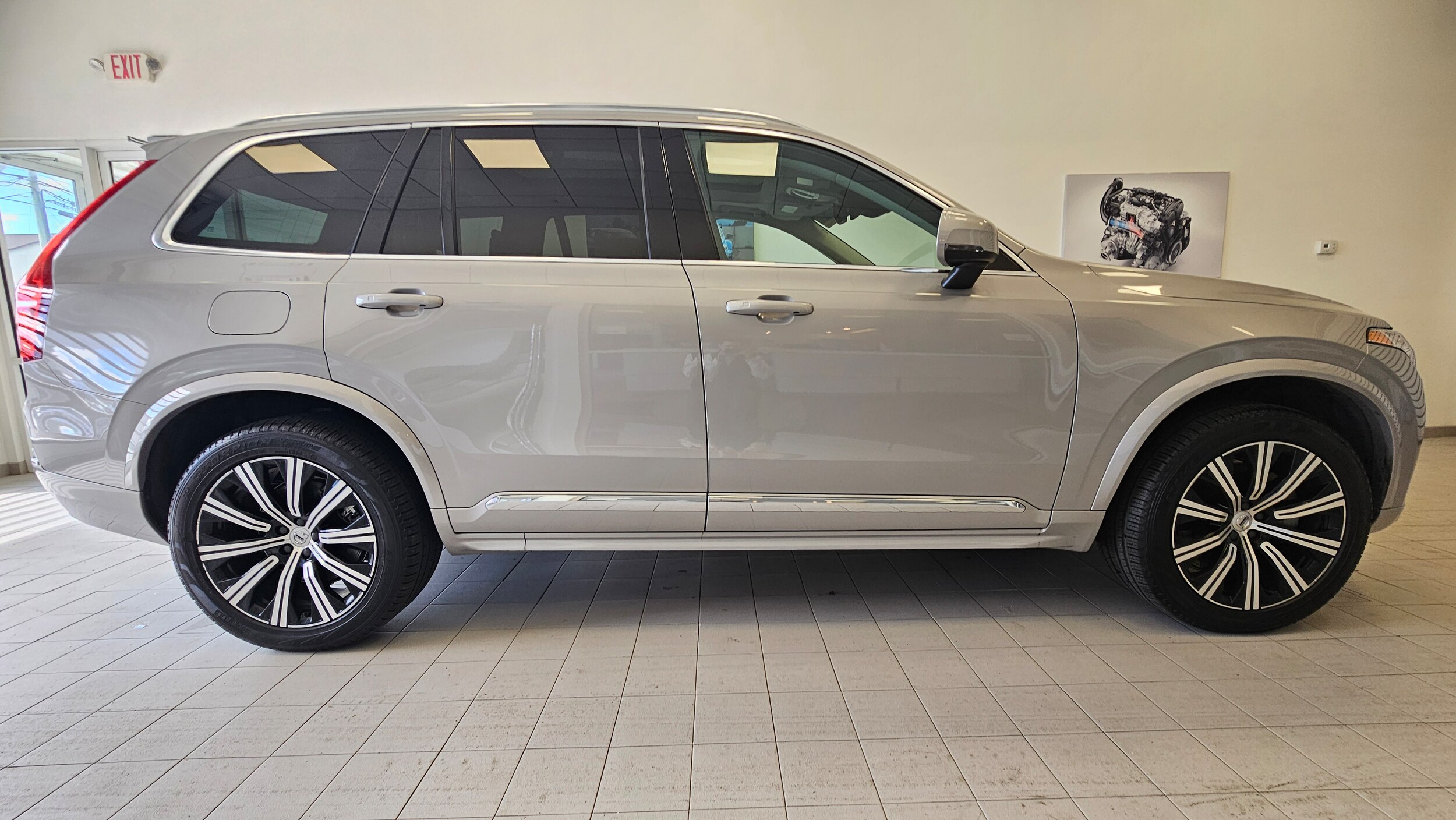 2024 Volvo XC90 B5 Core photo 3
