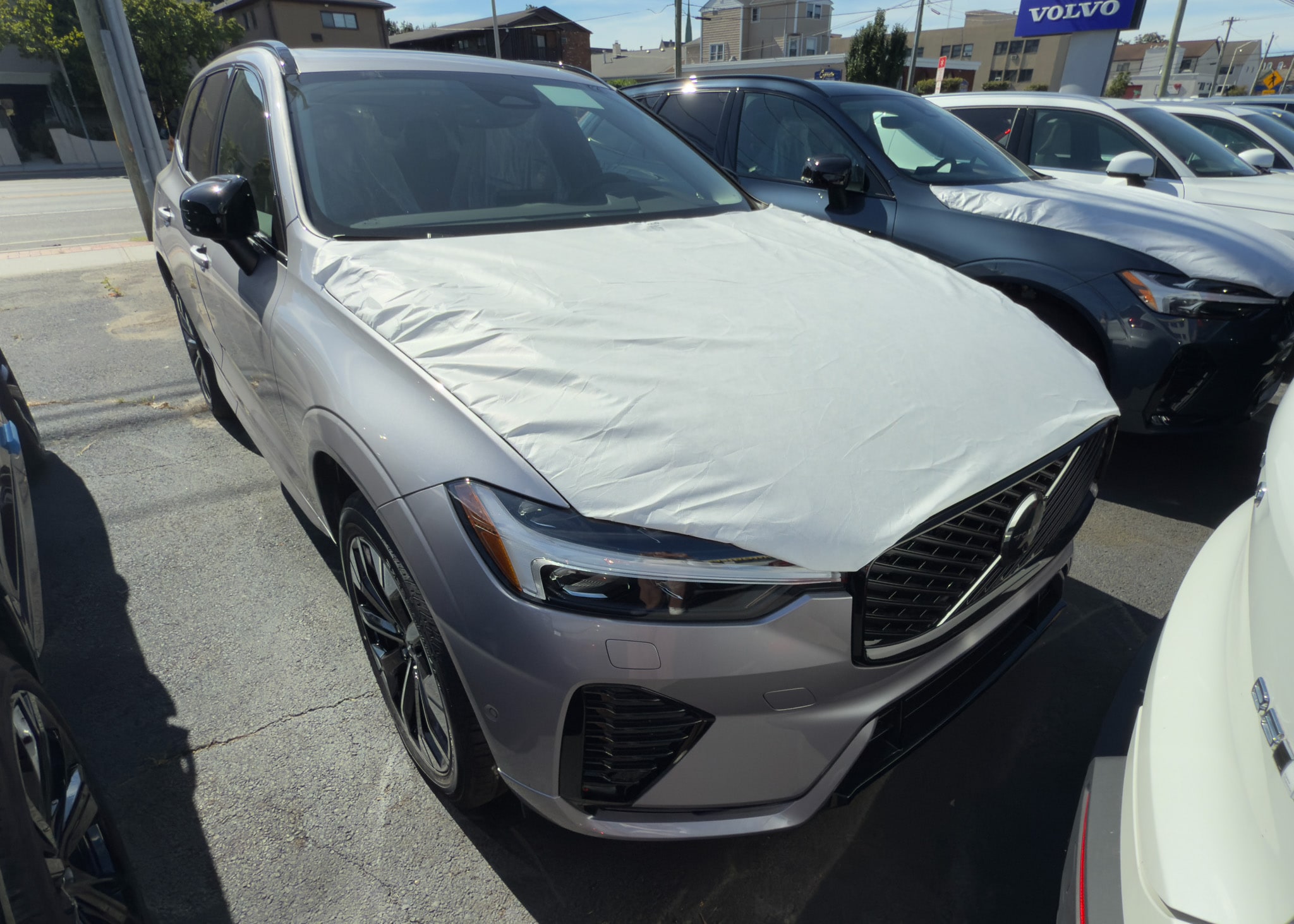 2026 Volvo XC60 Plus's photo