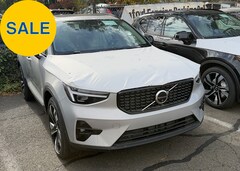 2025 Volvo XC40 B5 Ultra Dark Theme AWD SUV