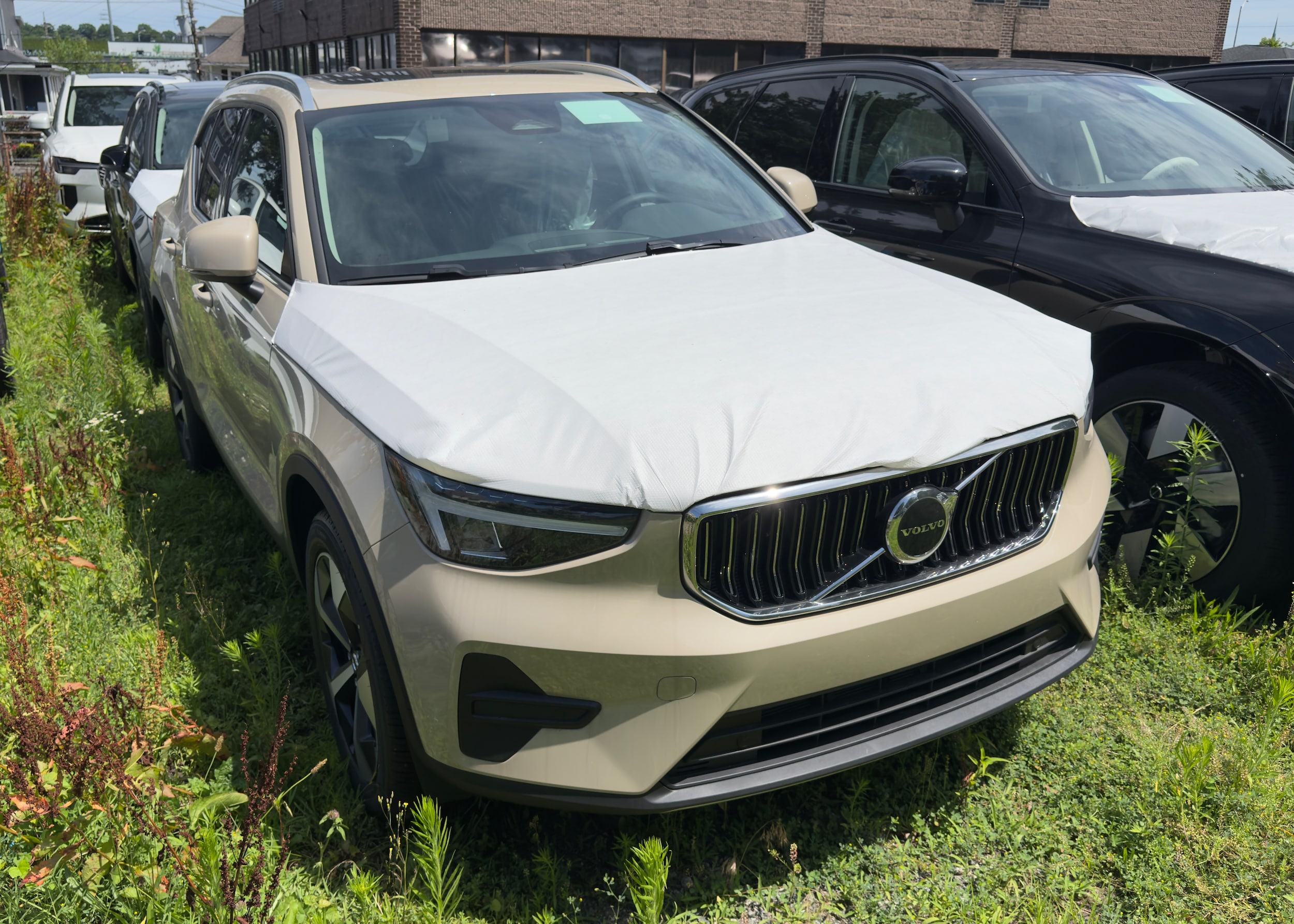 2025 Volvo XC40 Core's photo