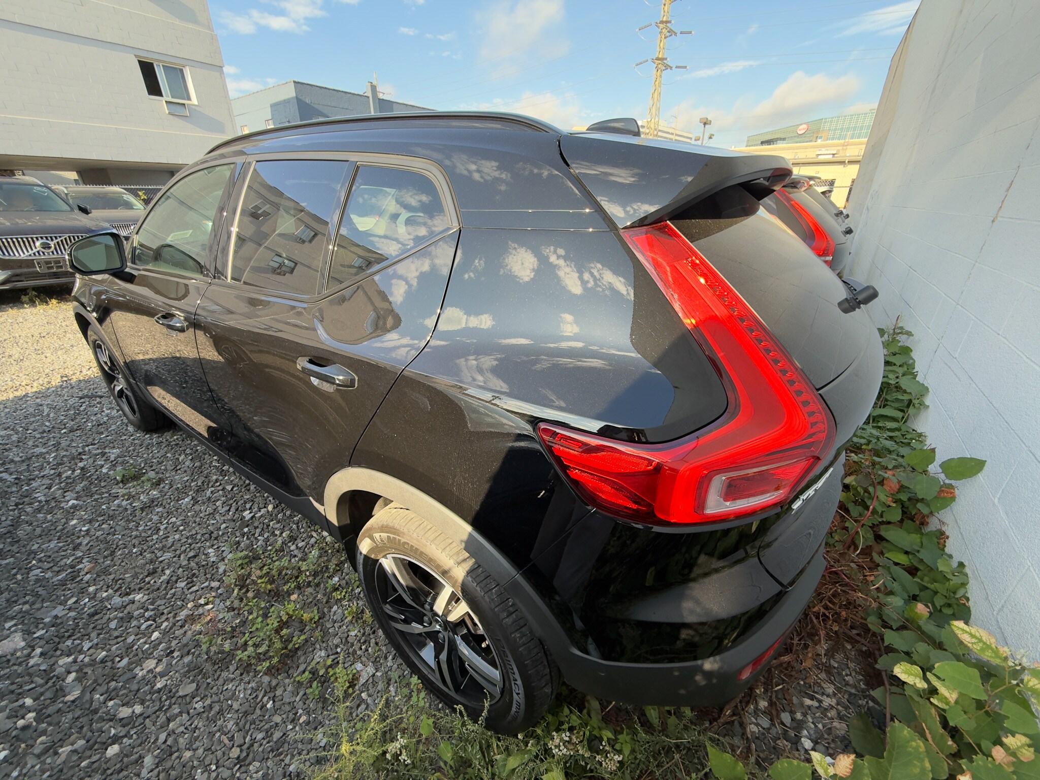 2023 Volvo XC40 AWD Plus photo 3