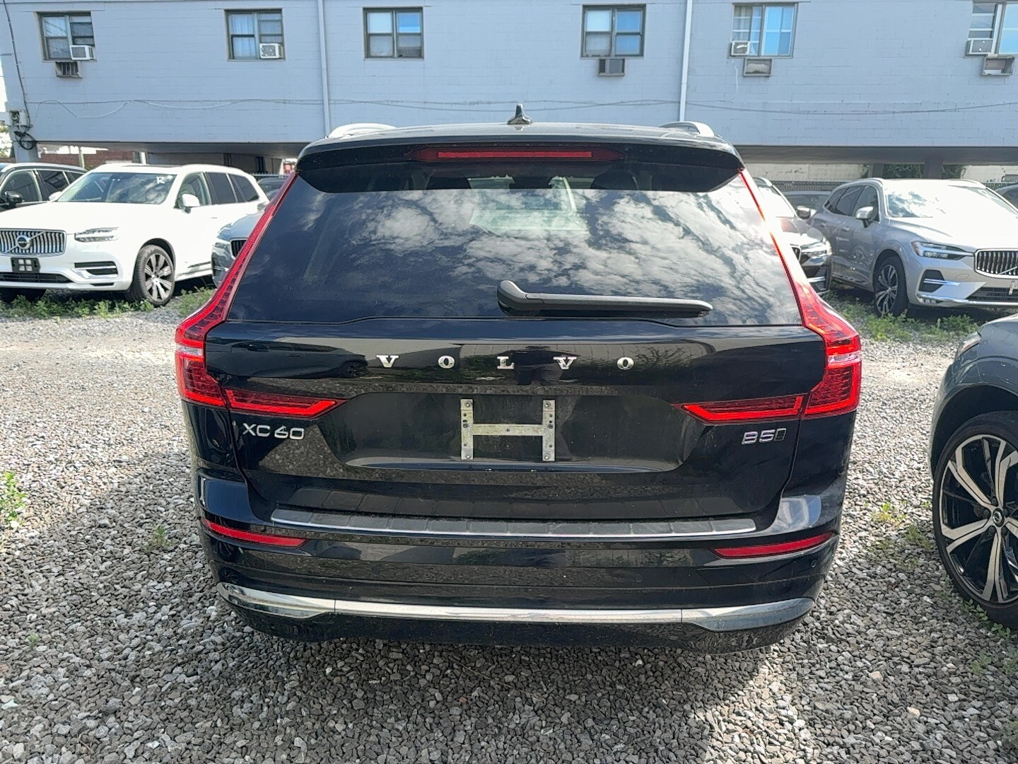 2023 Volvo XC60 B5 Plus photo 4
