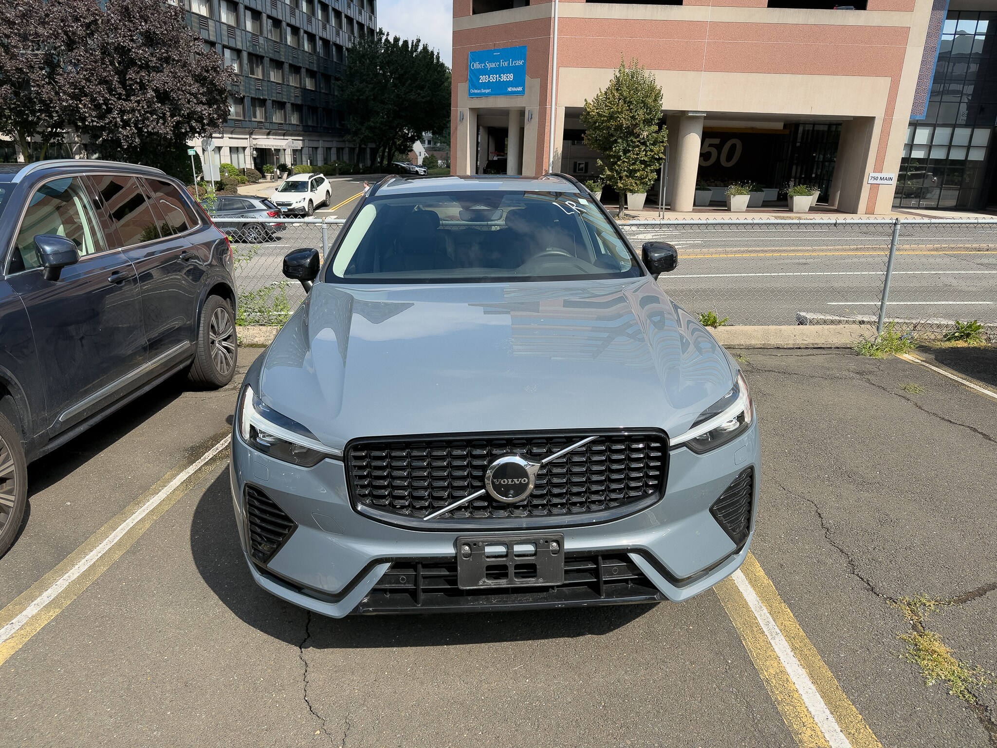 2024 Volvo XC60 Hybrid T8 Plus photo 2