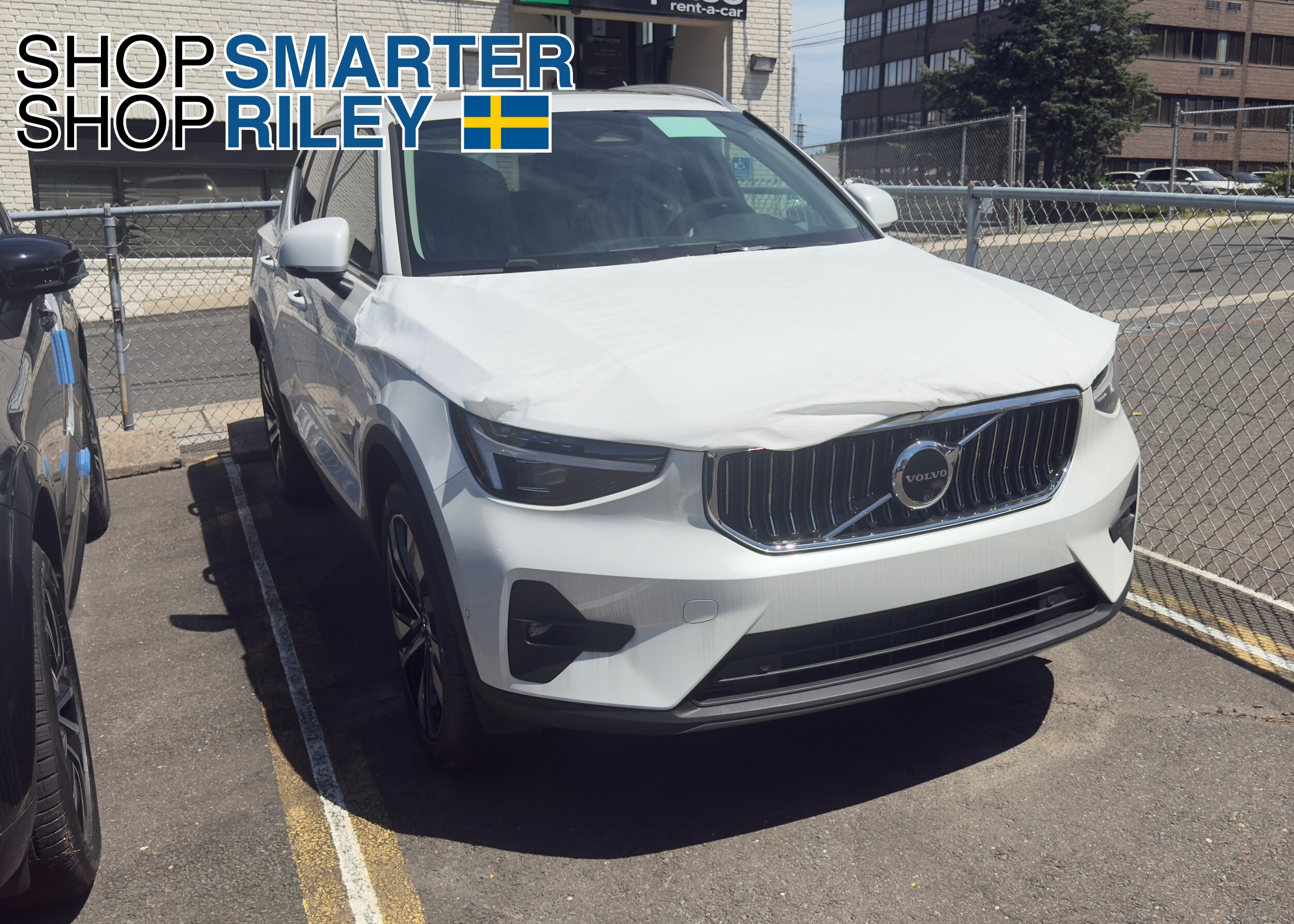 2025 Volvo XC40 B5 Plus Bright Theme
