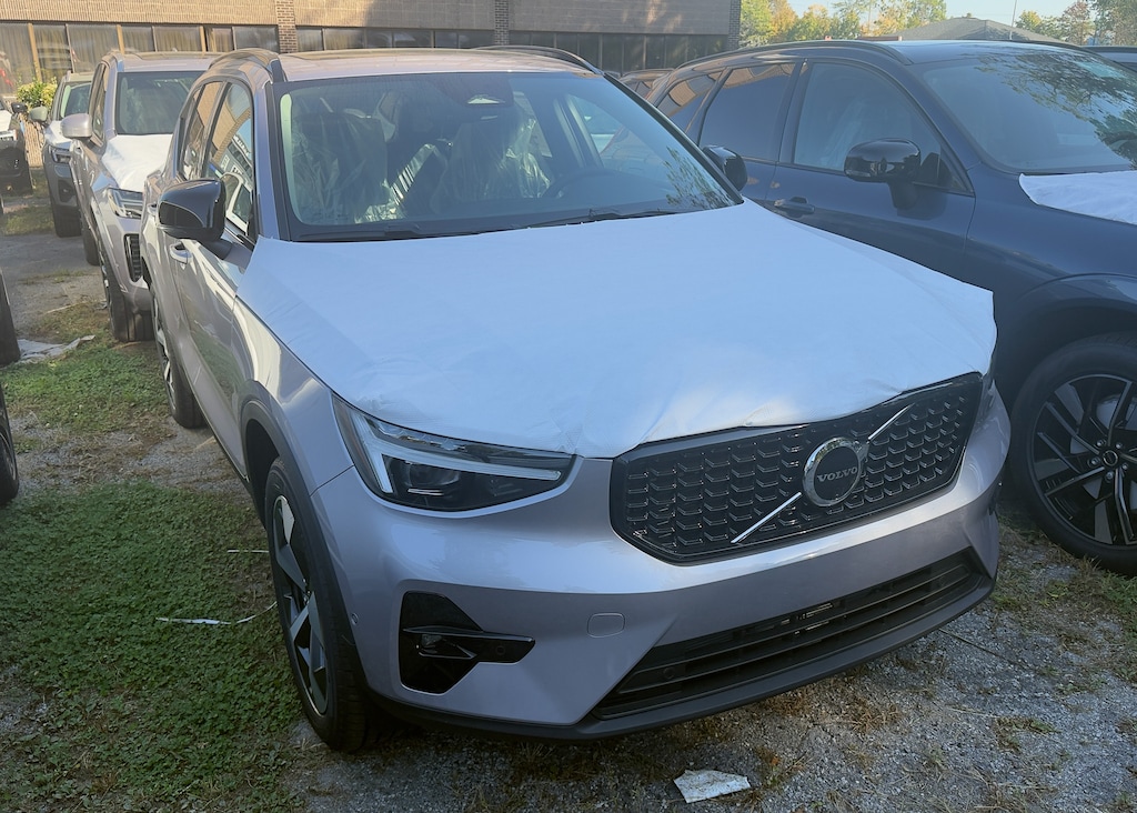 New 2026 Volvo XC40 B5 Plus SUV