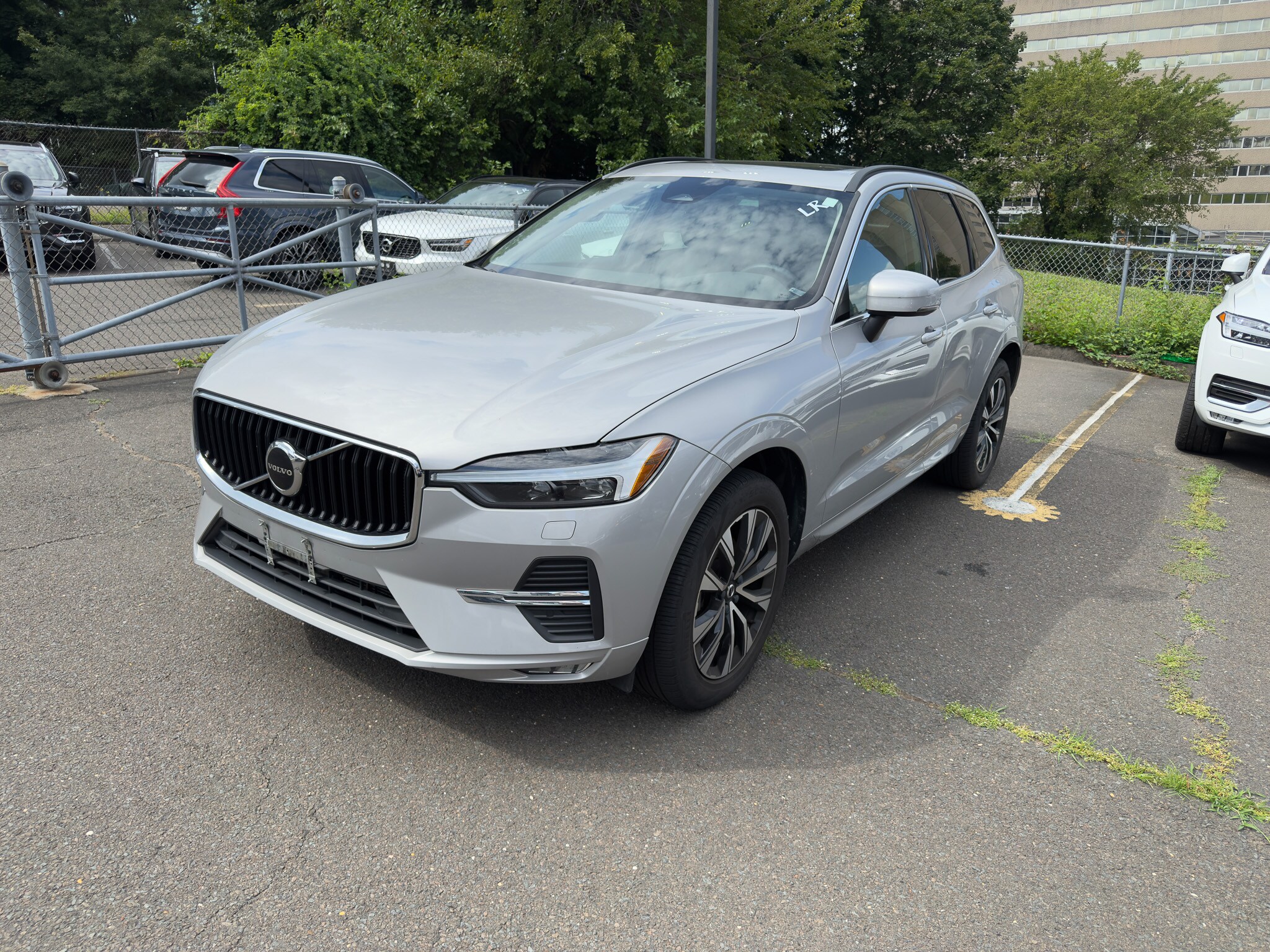 2023 Volvo XC60 B5 Core photo 3