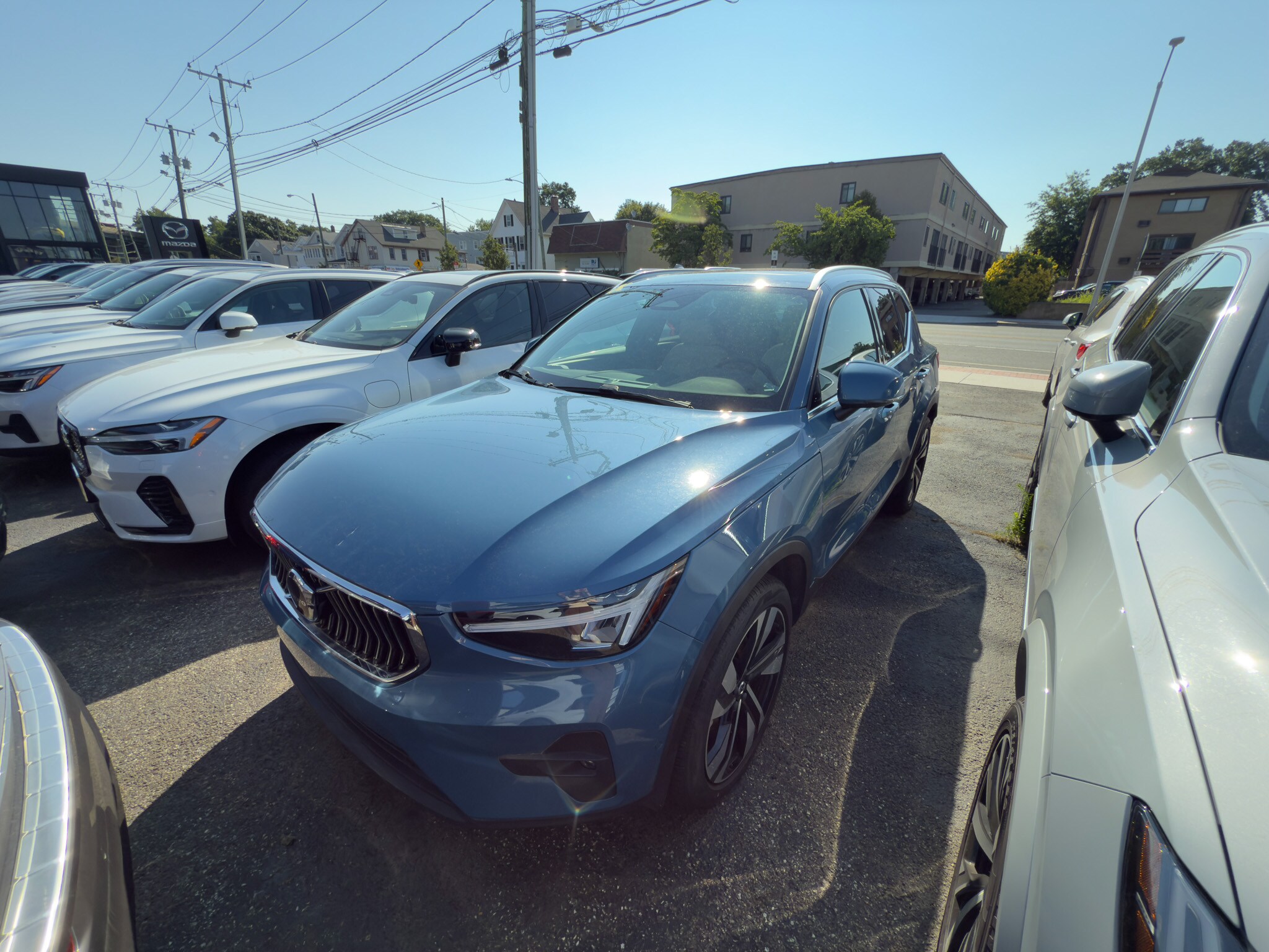 2023 Volvo XC40 AWD Plus photo 2