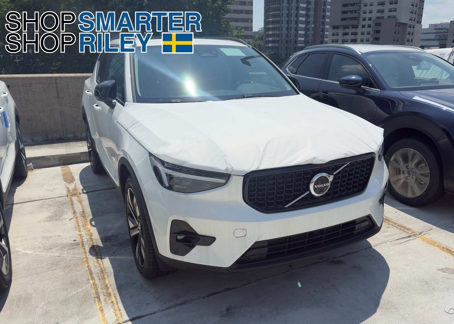 2025 Volvo XC40 B5 Plus Dark Theme