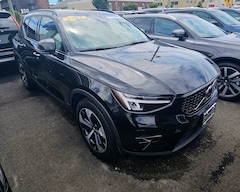 2023 Volvo XC40 B5 AWD Plus Dark SUV
