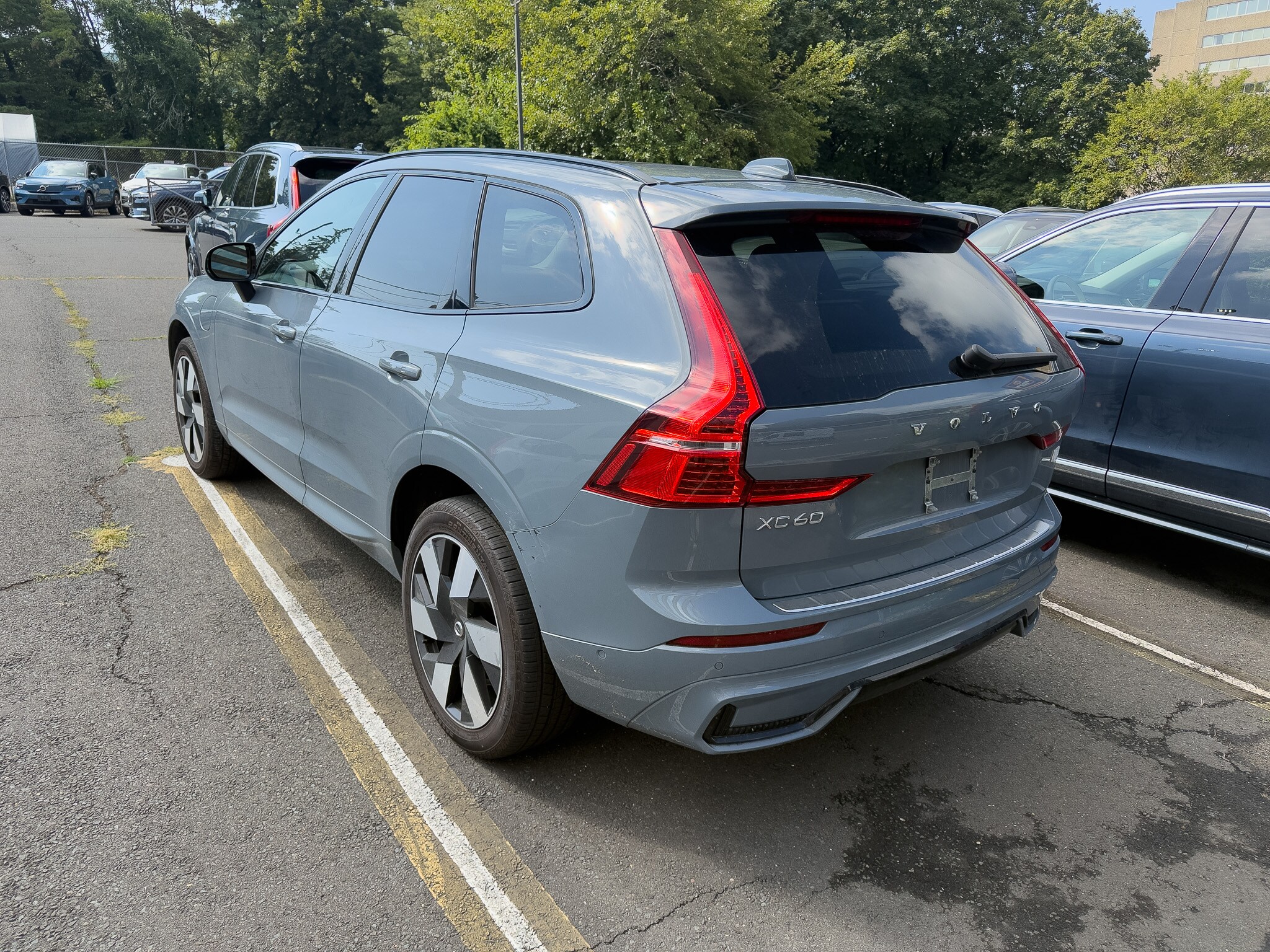2024 Volvo XC60 Hybrid T8 Plus photo 4