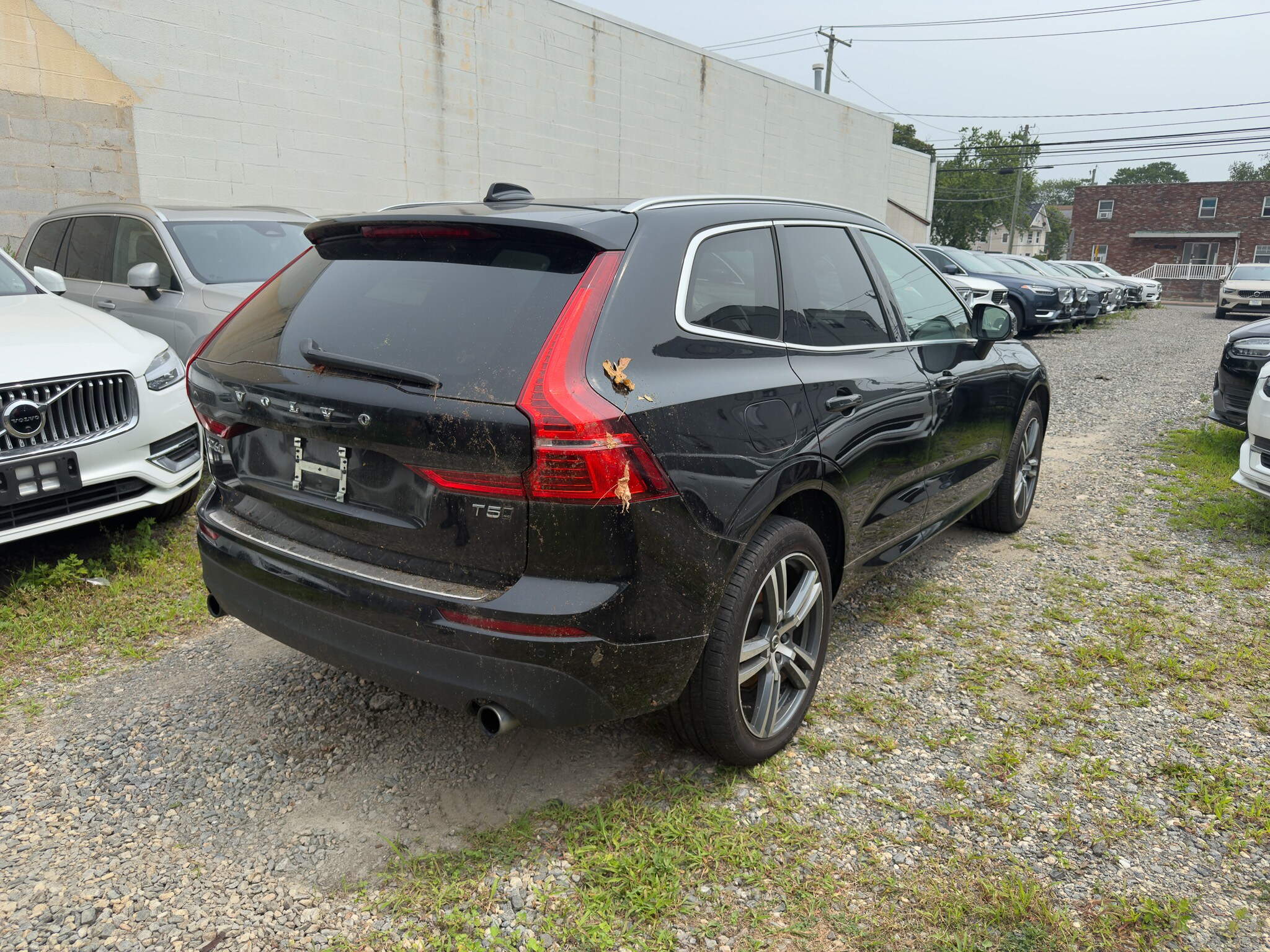 2021 Volvo XC60 T5 Momentum photo 3