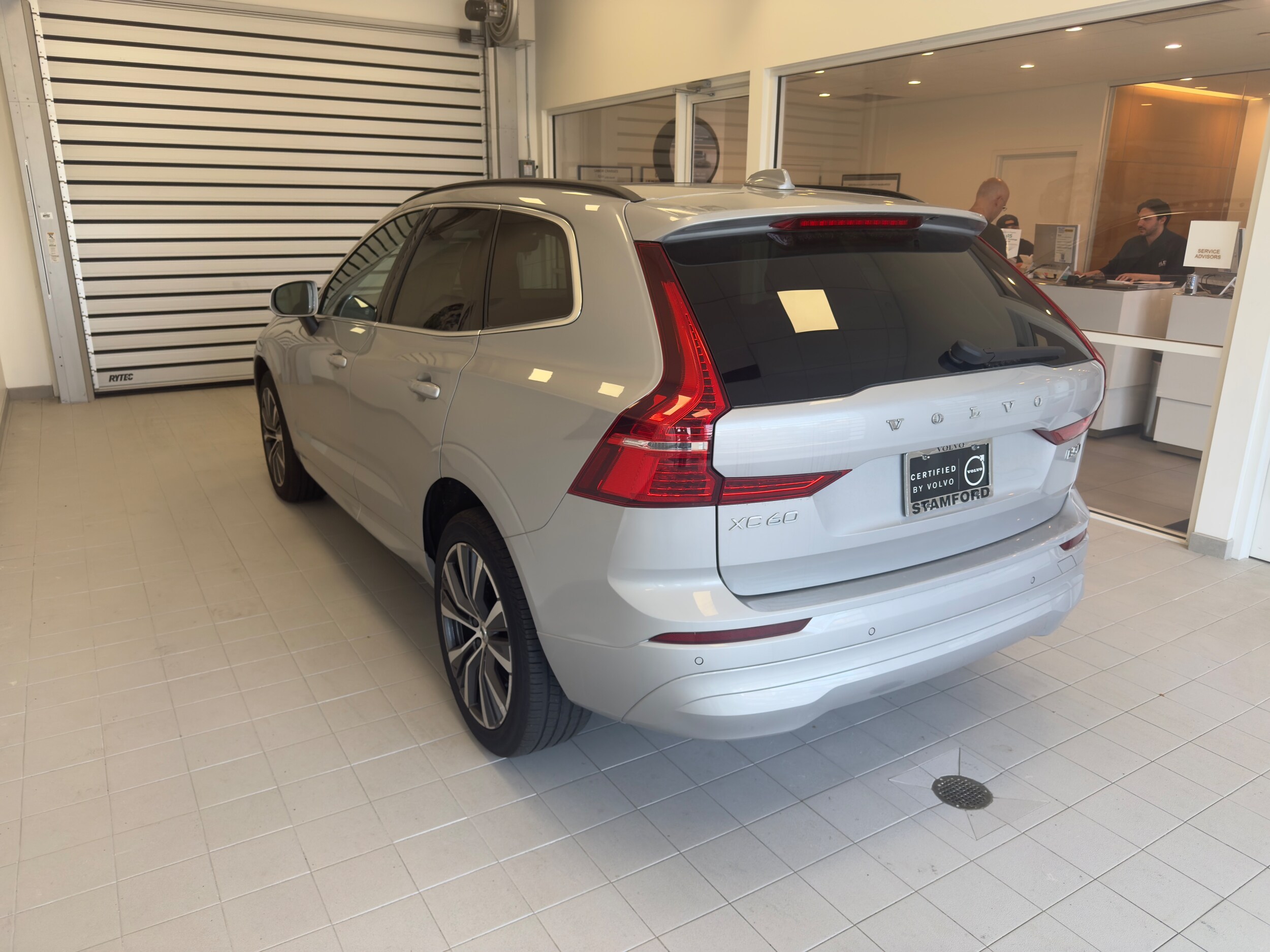 2022 Volvo XC60 B5 Momentum photo 4