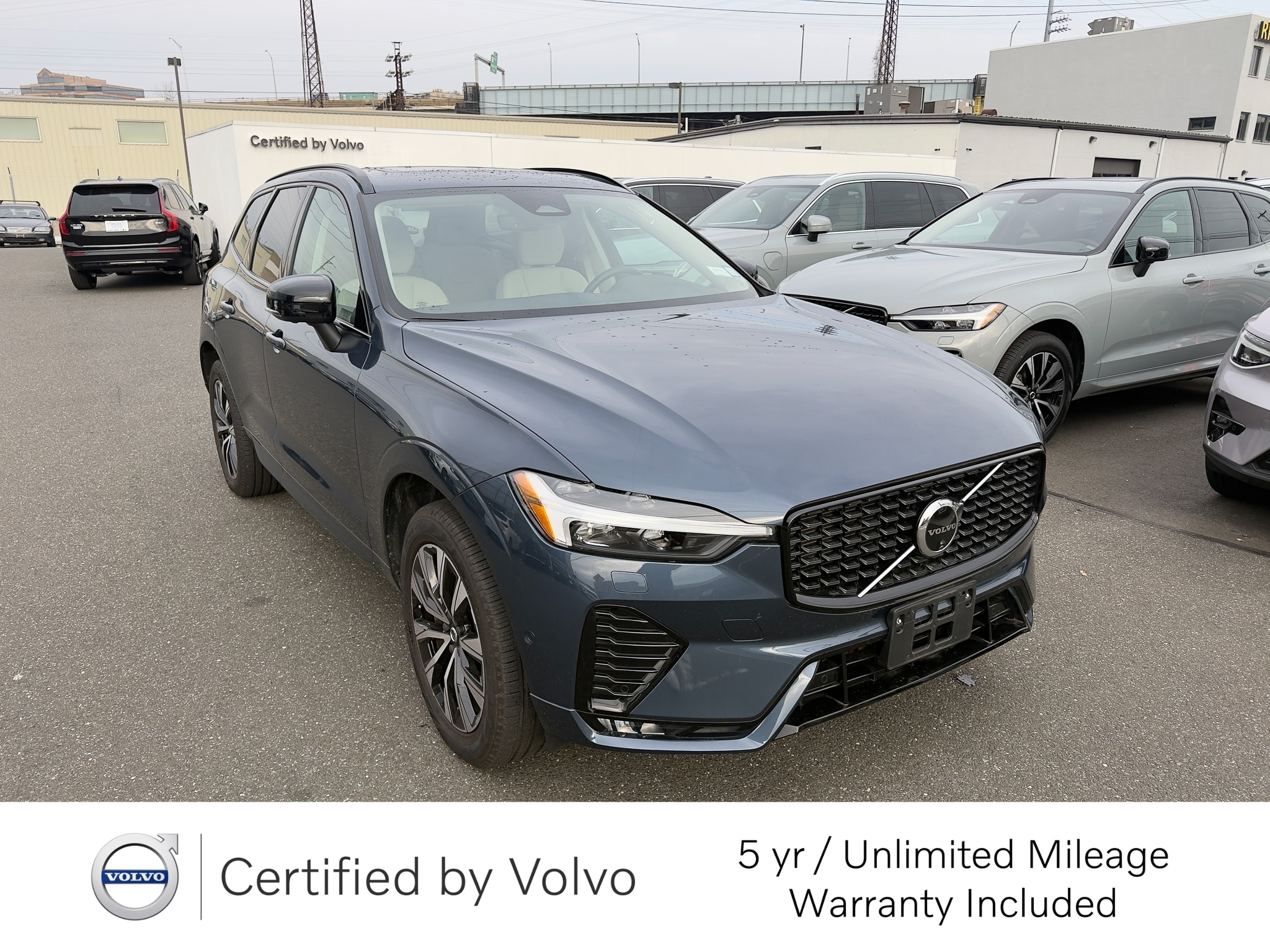 2024 Volvo XC60 Plus's photo