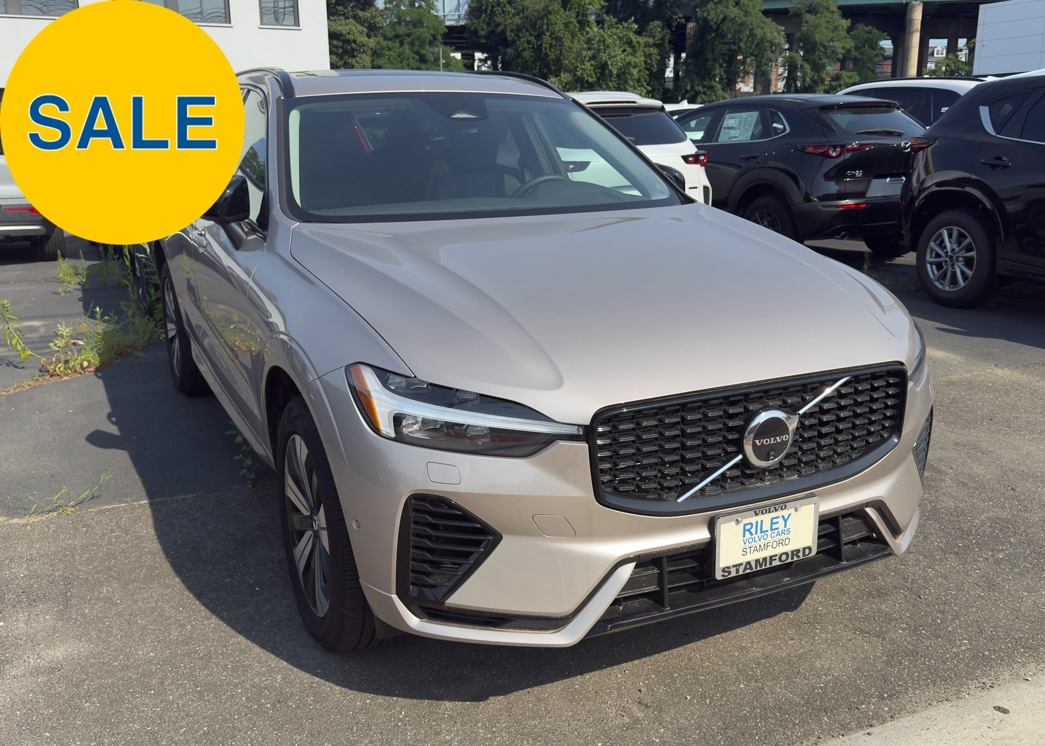 2025 Volvo XC60 Recharge T8 Plus Dark Theme eAWD