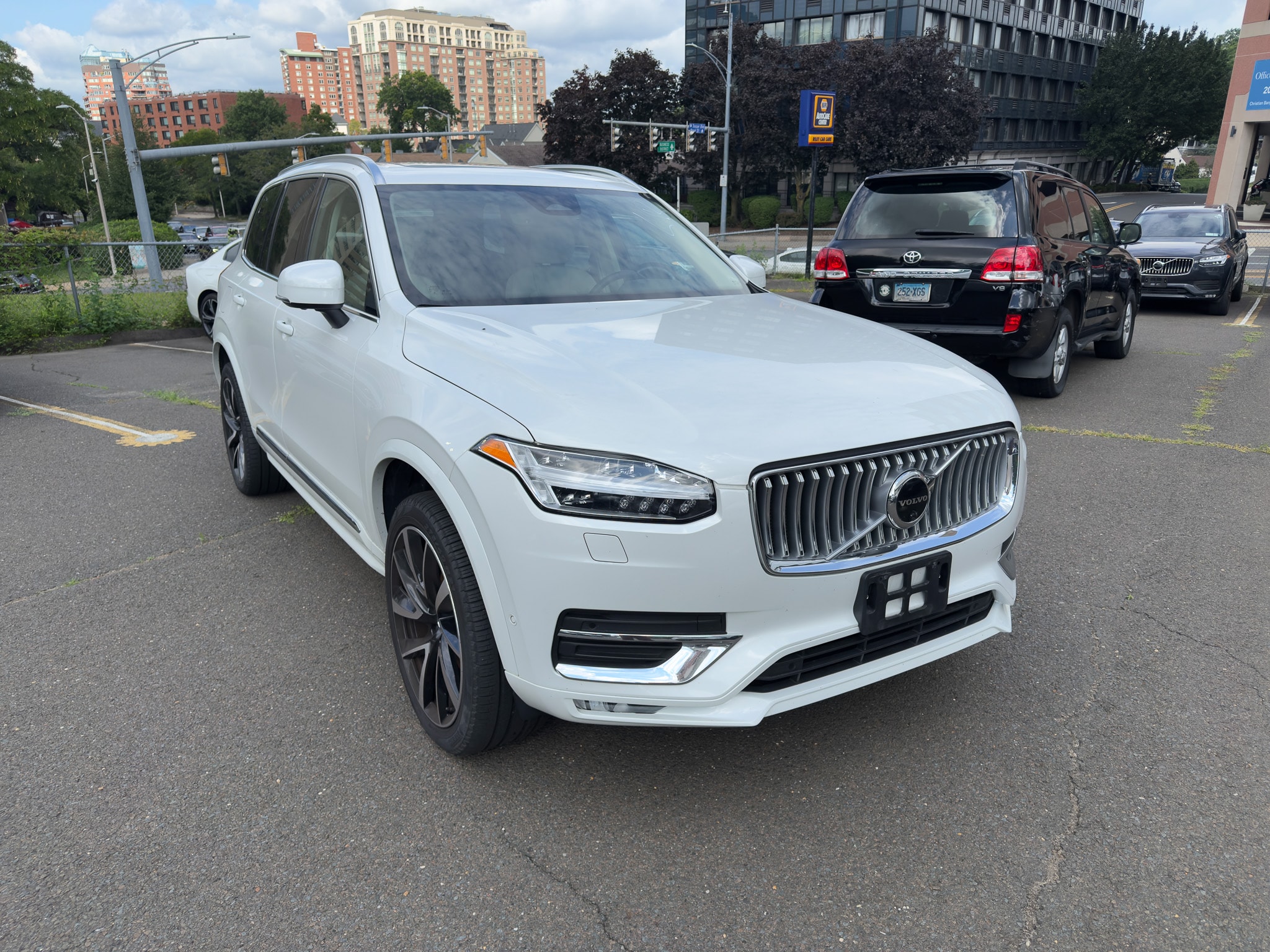 2023 Volvo XC90 Plus's photo