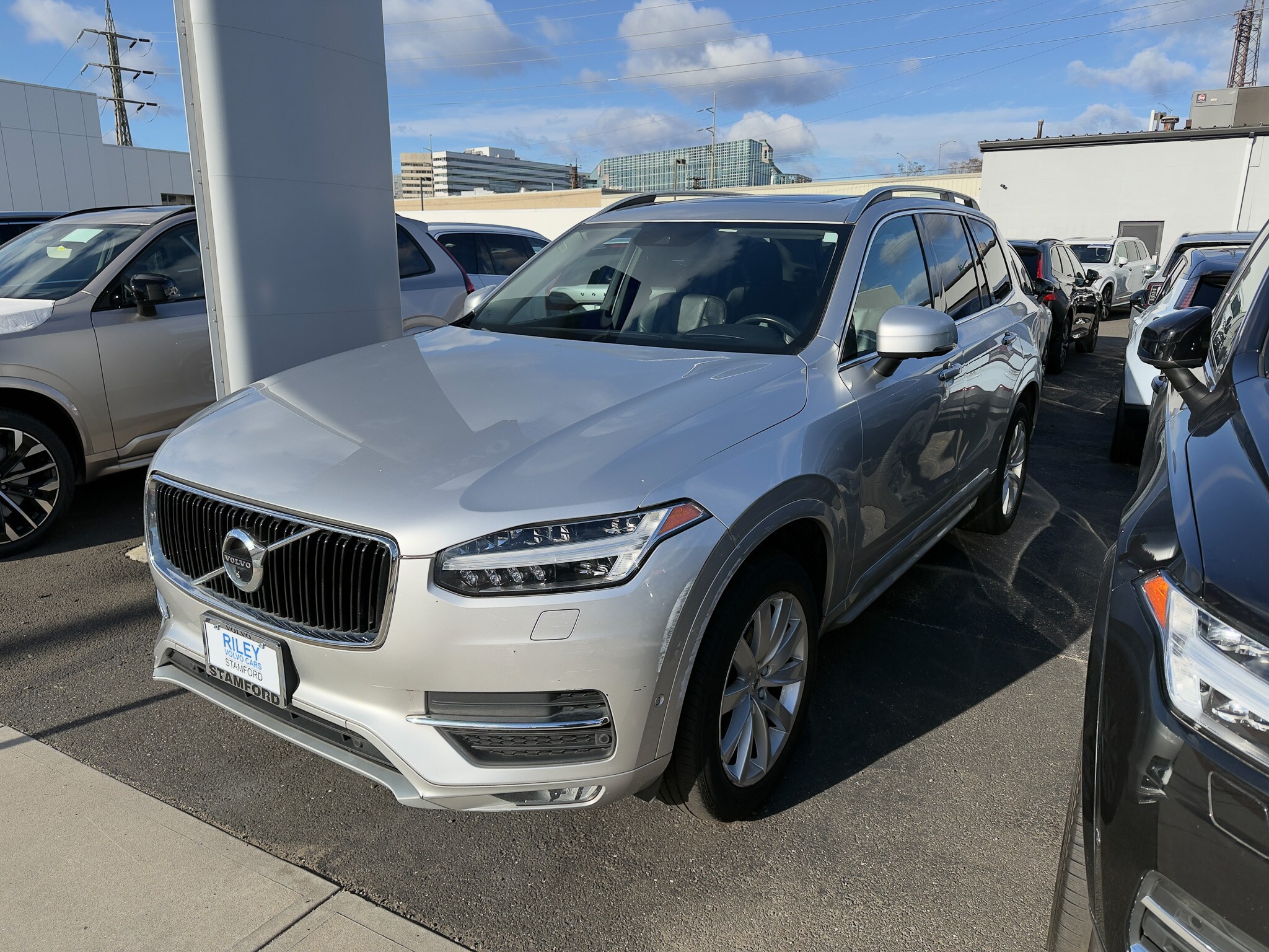 2018 Volvo XC90 T6 AWD Momentum photo 3