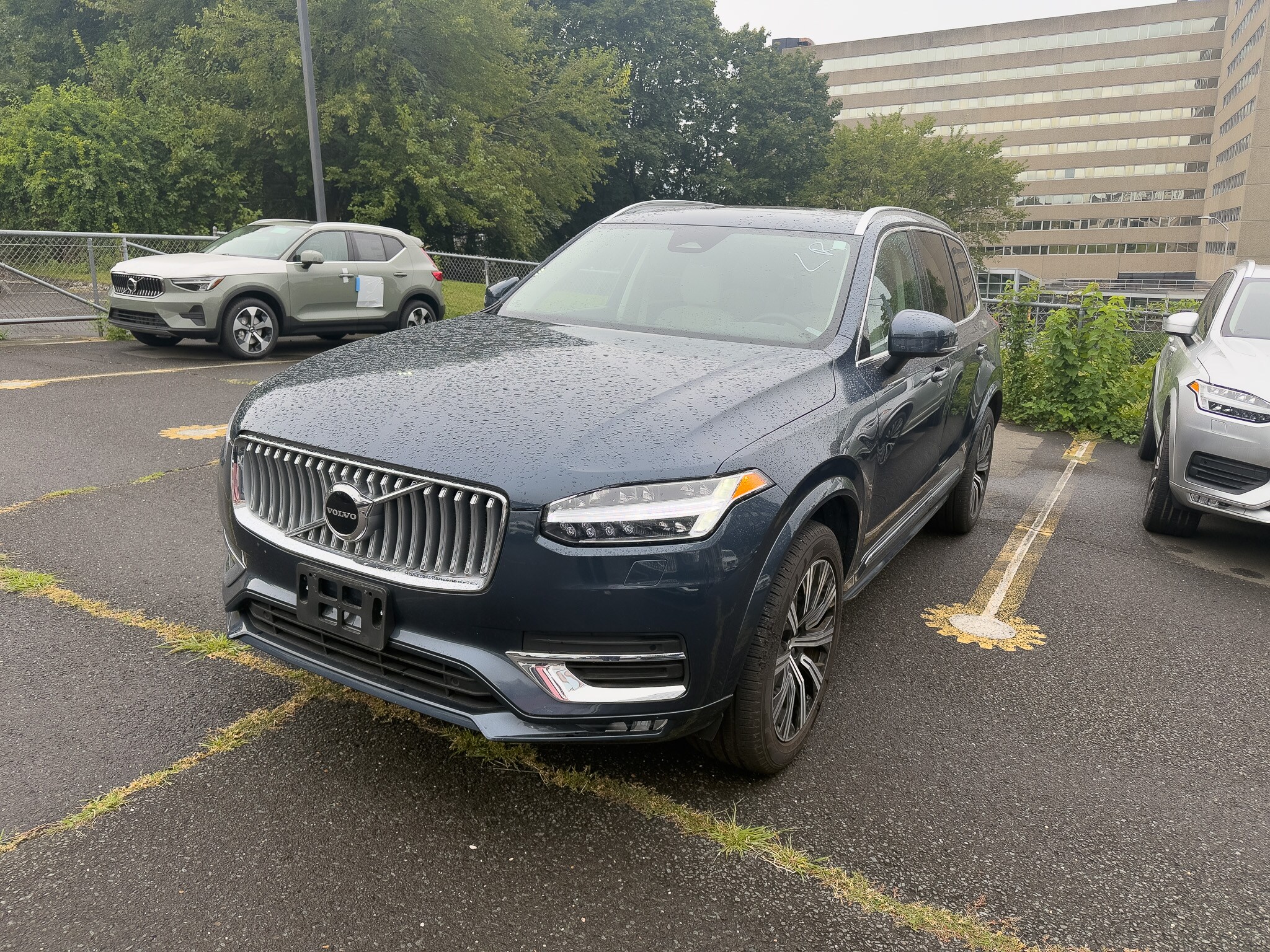 2024 Volvo XC90 B5 Core photo 2