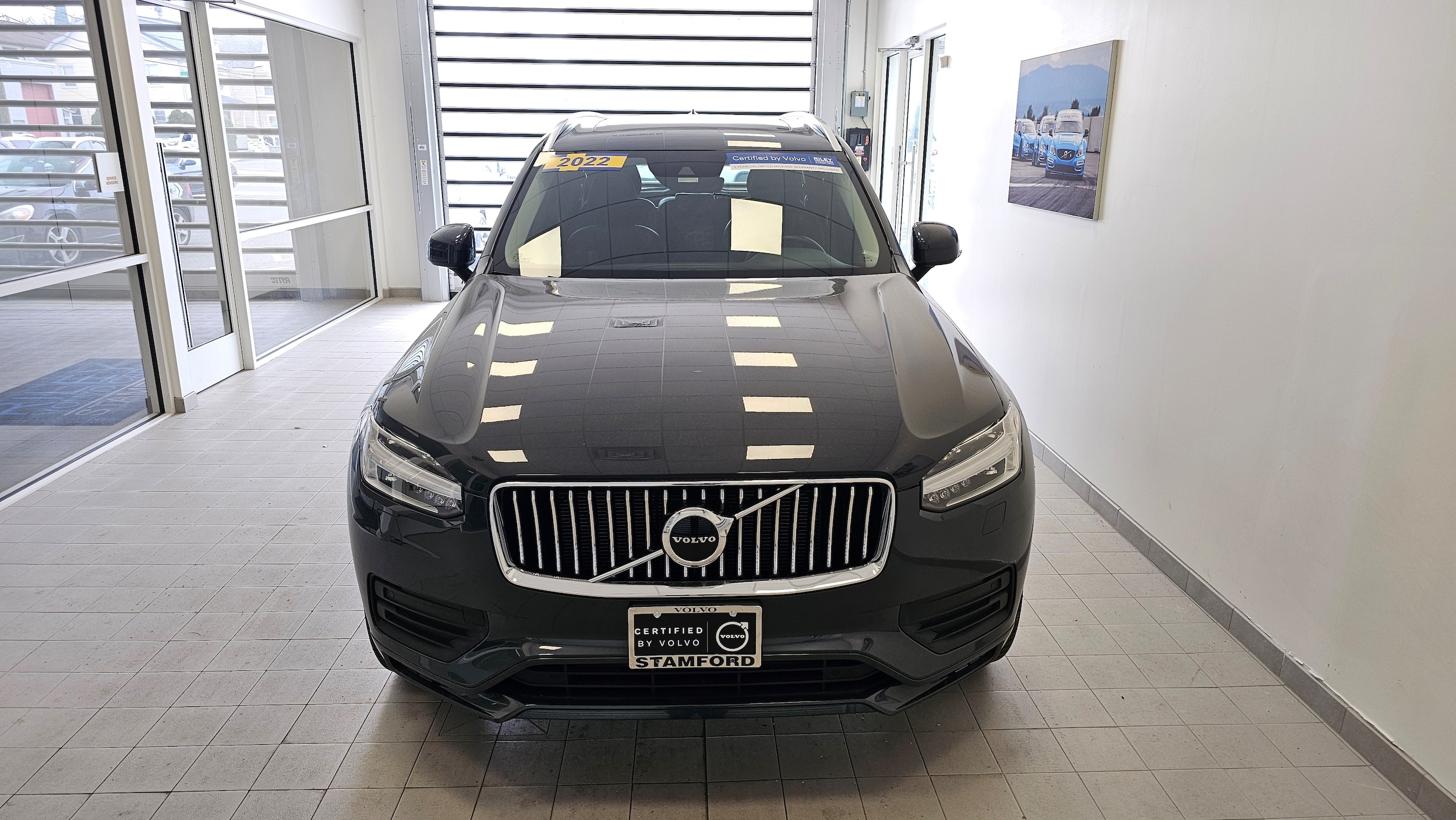2022 Volvo XC90 T6 AWD Momentum photo 2
