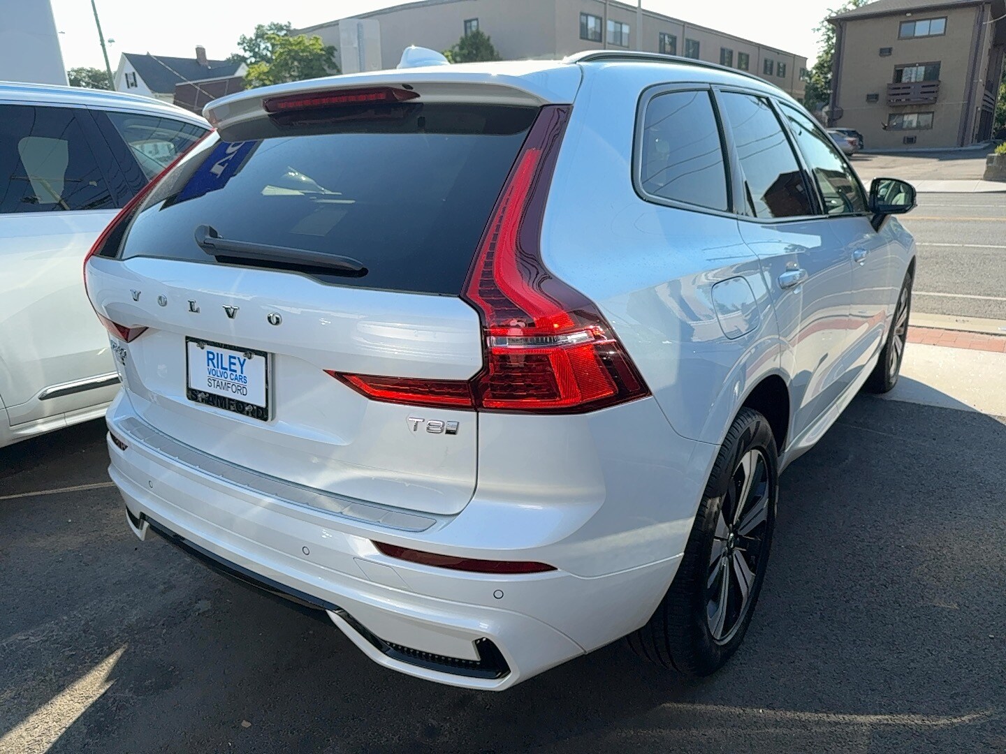 2025 Volvo XC60 T8 Core photo 3
